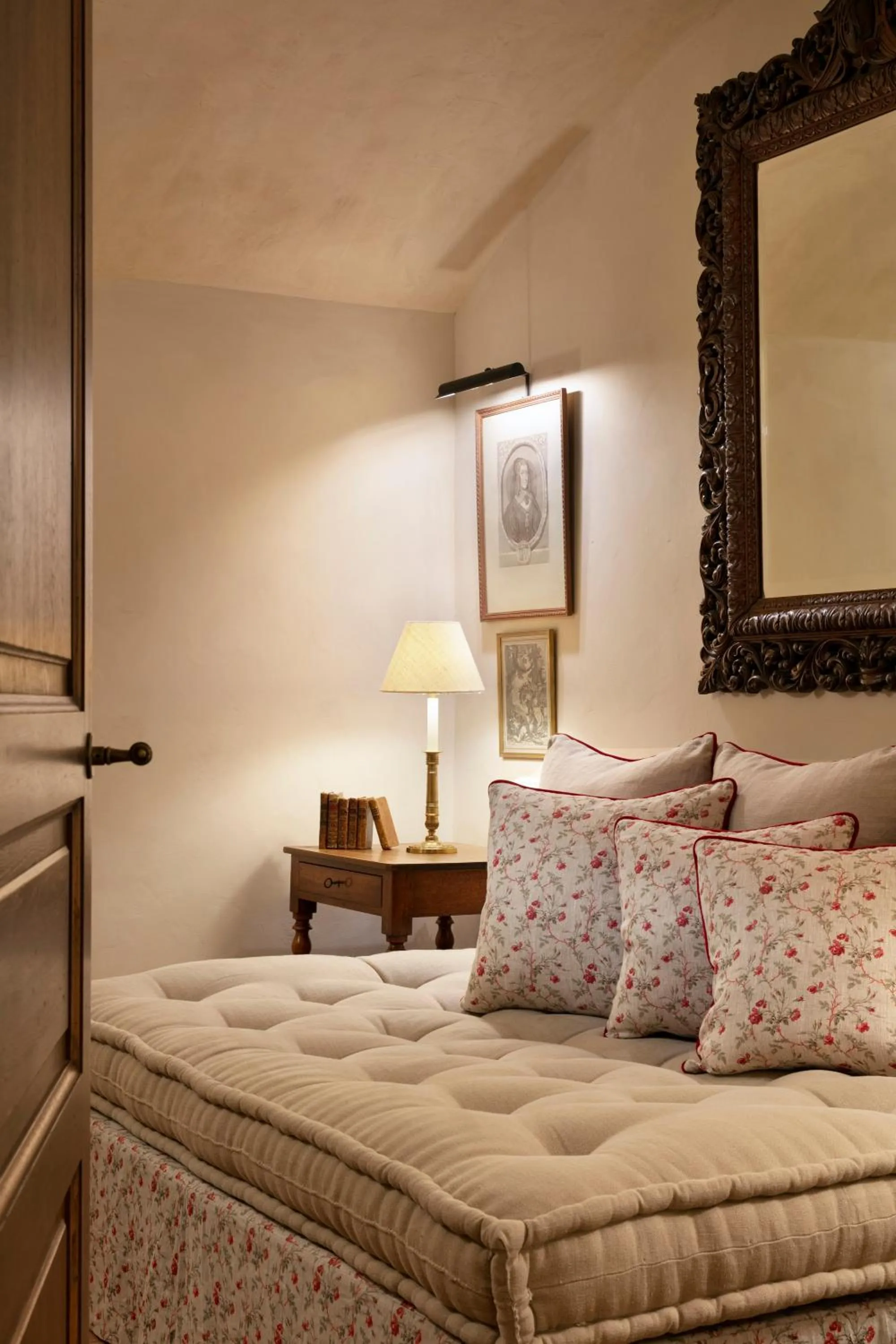 Bed in Airelles Gordes, La Bastide