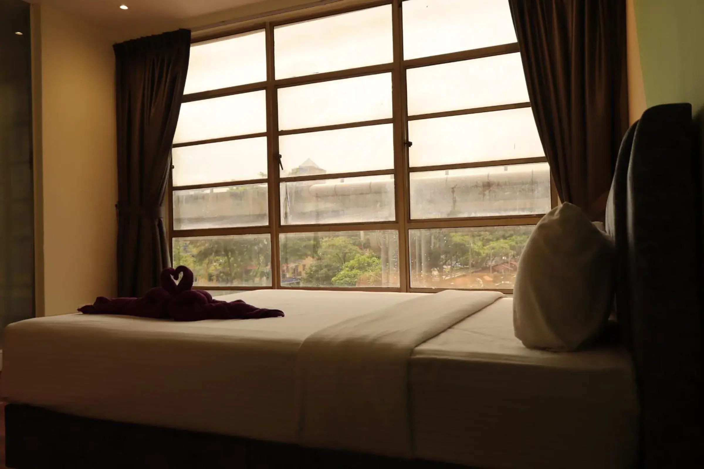 View (from property/room), Bed in Oscar Inn View (from property/room), Bed in Oscar Inn