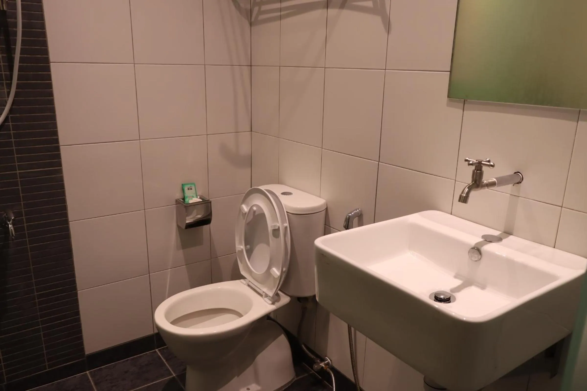 Bathroom in Oscar Inn