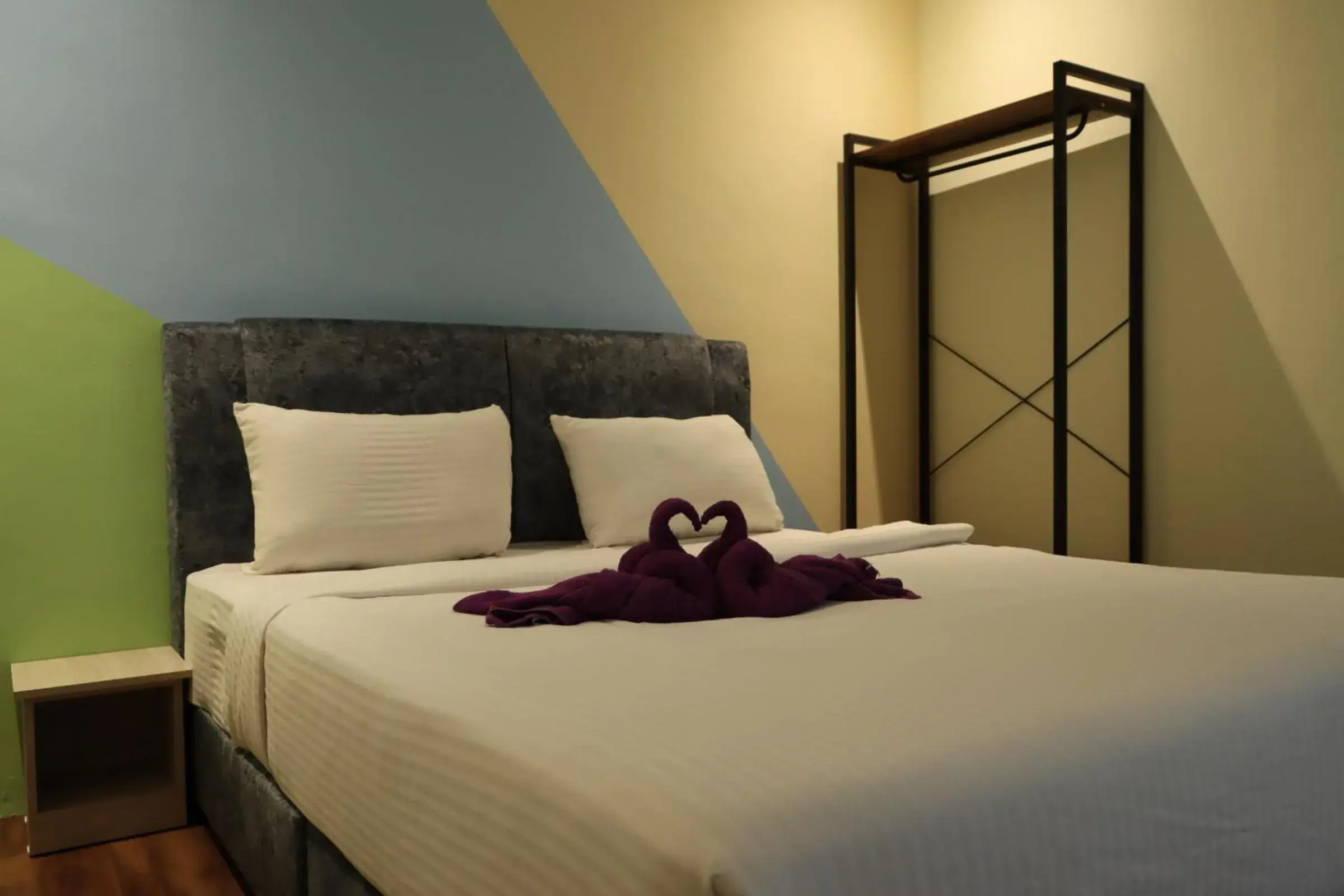 View (from property/room), Bed in Oscar Inn View (from property/room), Bed in Oscar Inn