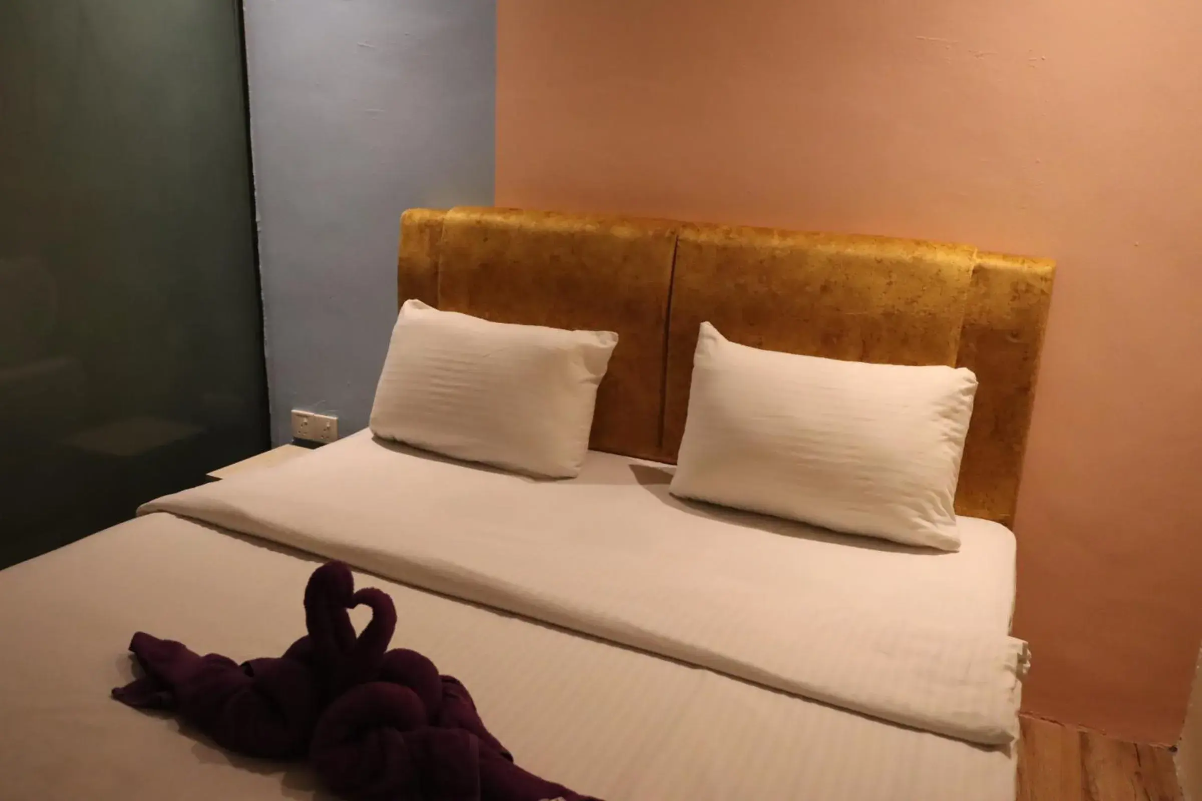 Bed in Oscar Inn Bed in Oscar Inn