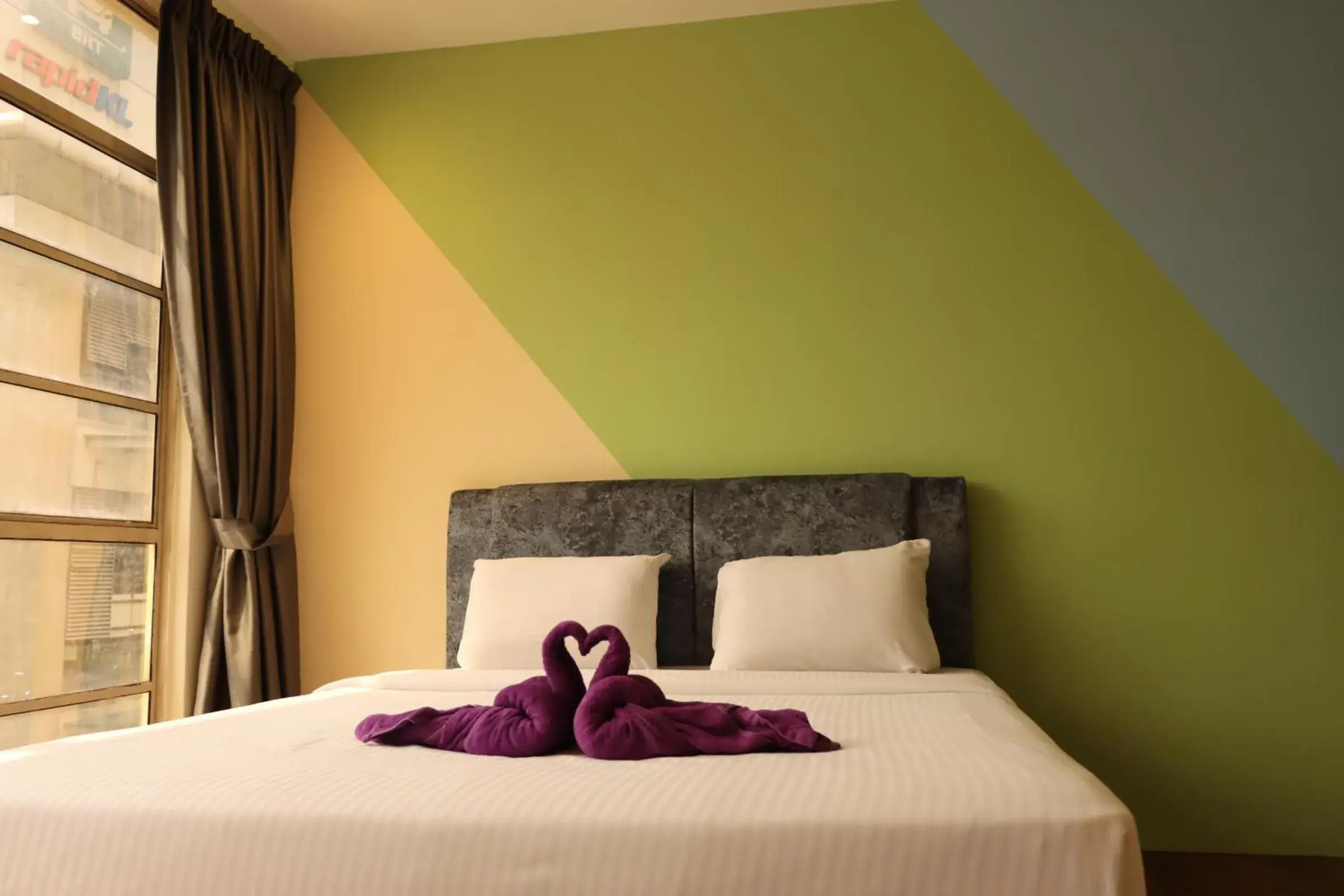 Bed in Oscar Inn Bed in Oscar Inn