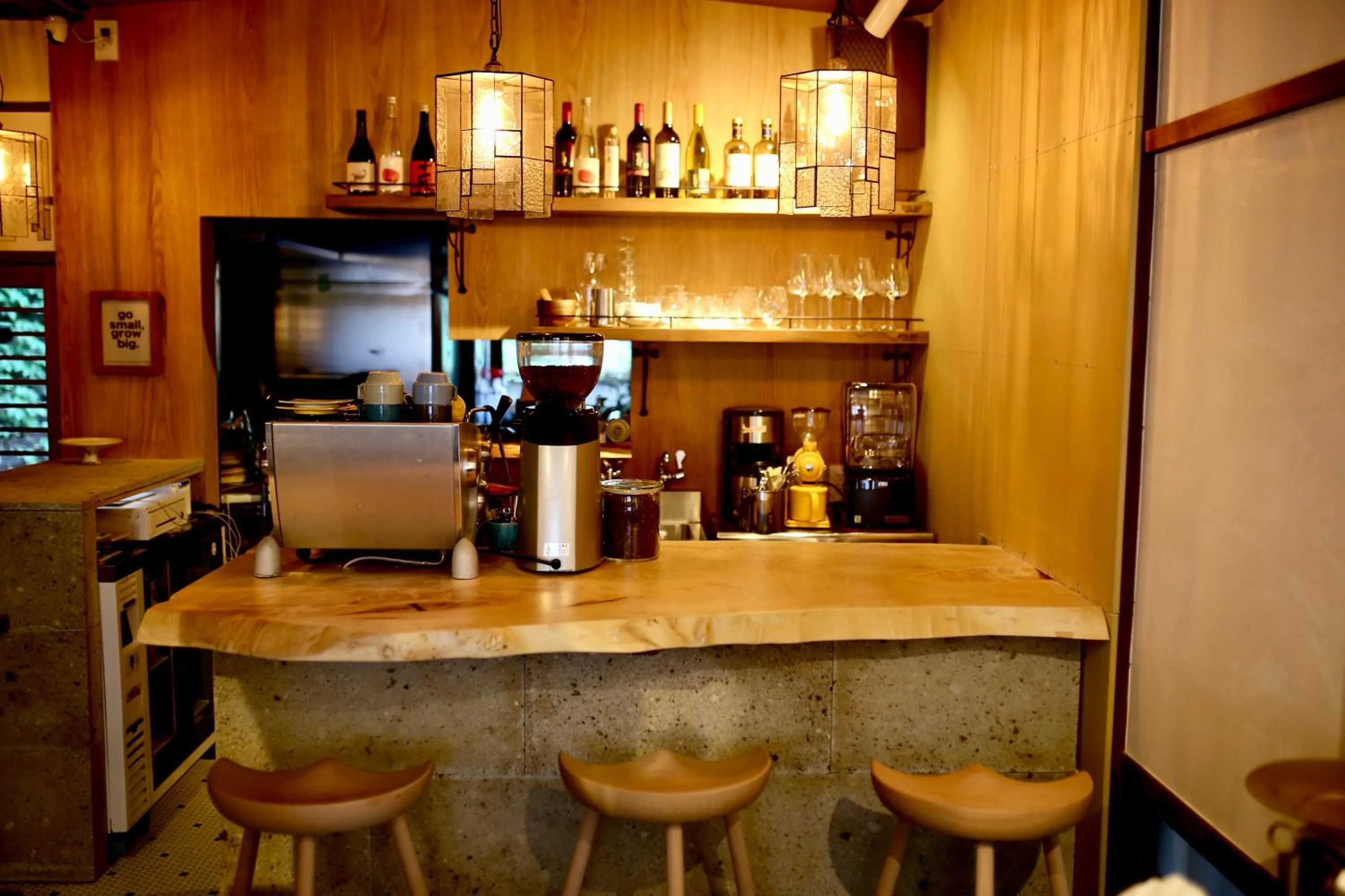 Restaurant/places to eat in Hakonowa