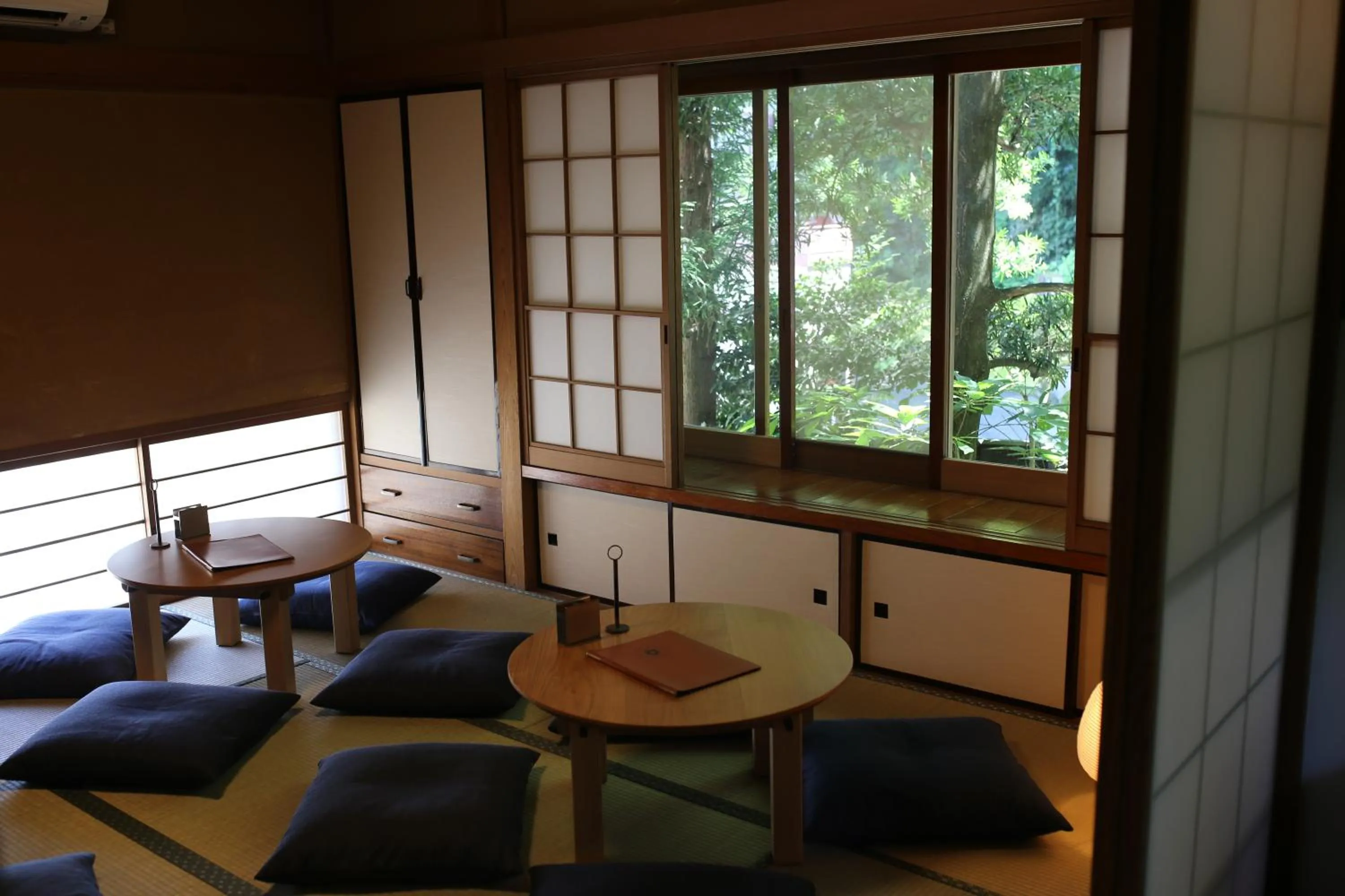 Restaurant/places to eat, Bed in Hakonowa