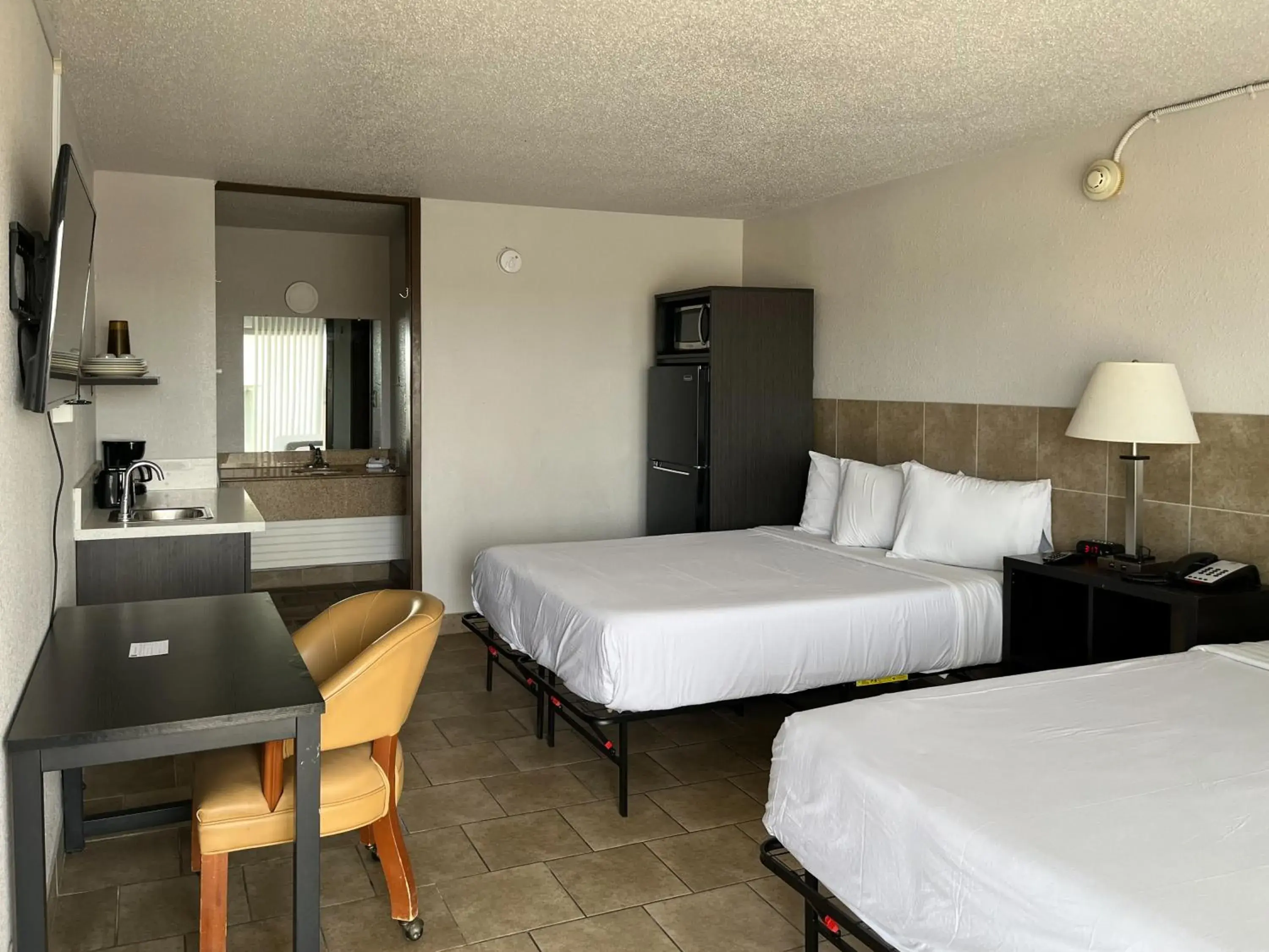 Bedroom, Bed in Motel 6 Mesquite, TX Town East