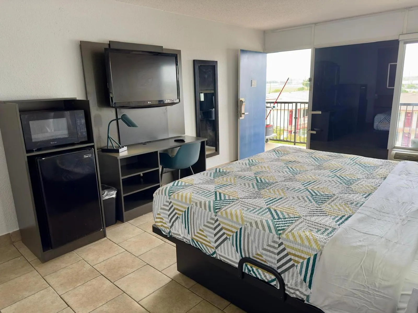 Photo of the whole room, Bed in Motel 6 Mesquite, TX Town East
