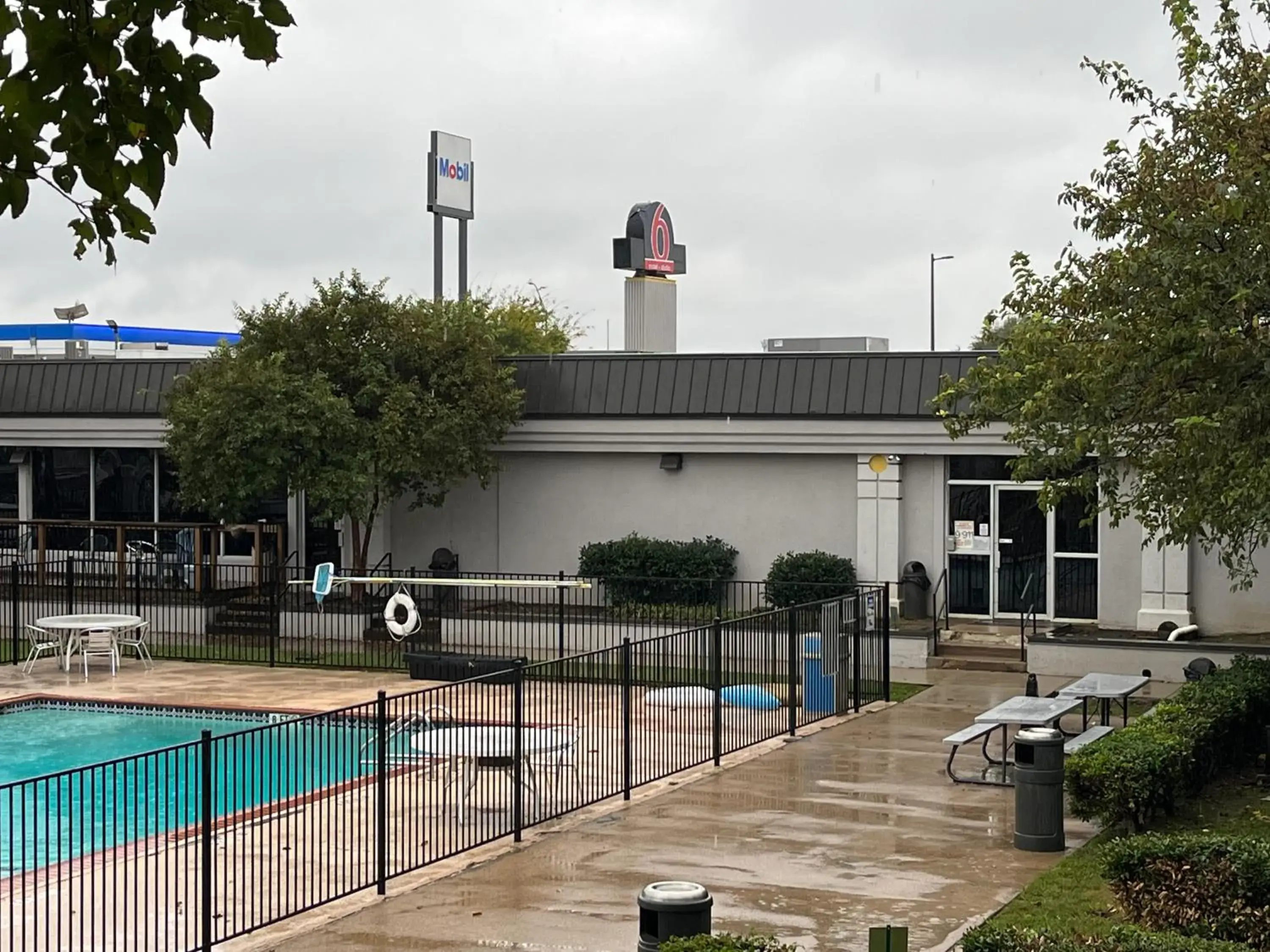 Swimming Pool in Motel 6 Mesquite, TX Town East
