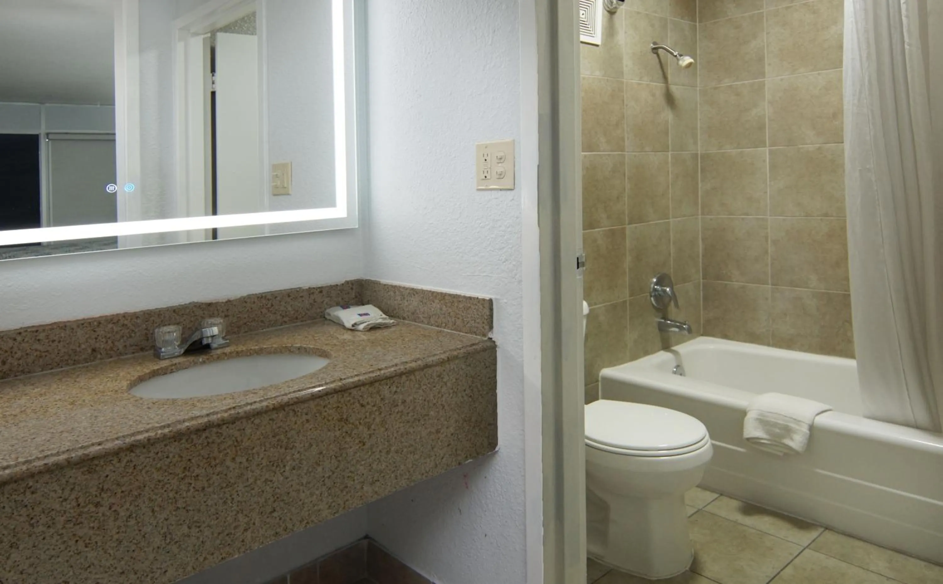 Bathroom in Motel 6 Mesquite, TX Town East