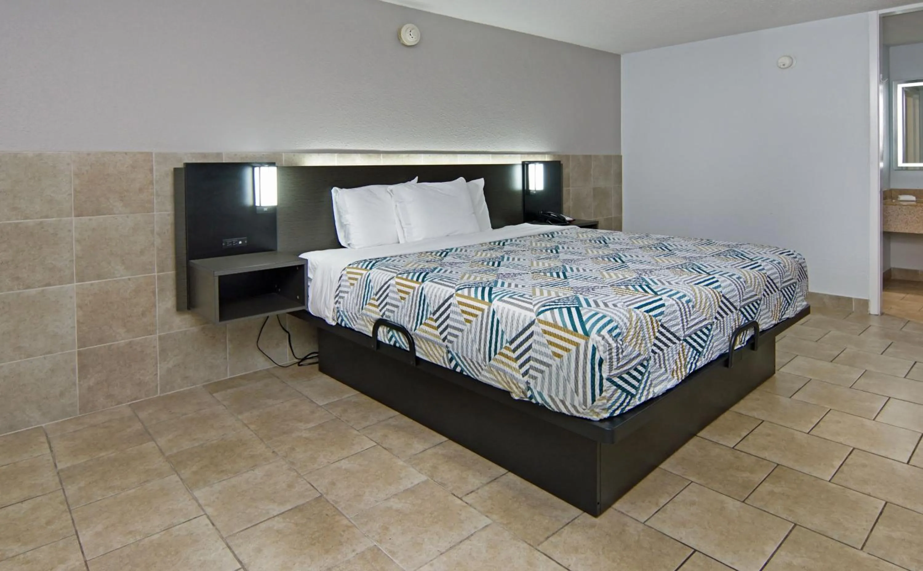 Bedroom, Bed in Motel 6 Mesquite, TX Town East