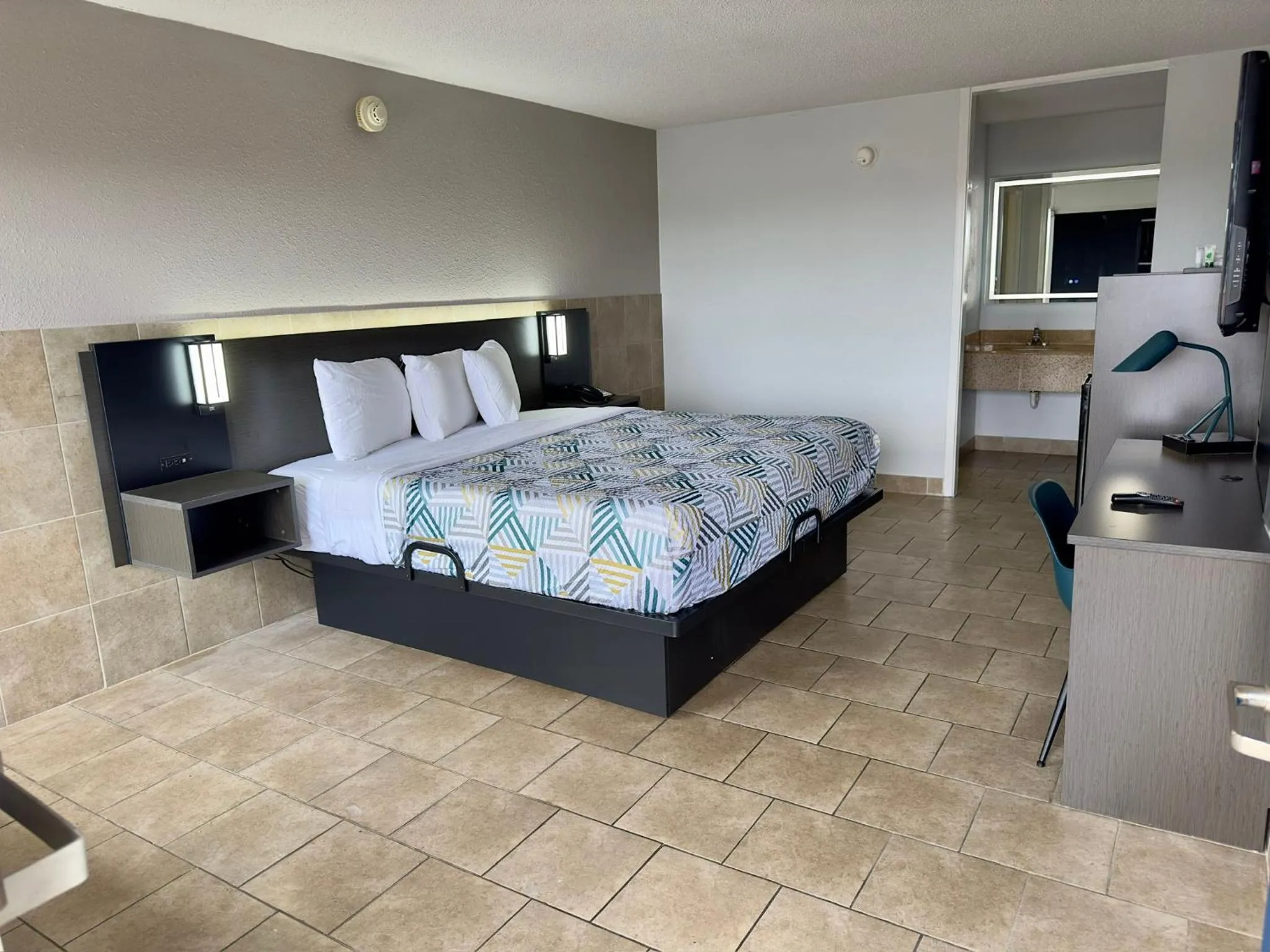 Bedroom, Bed in Motel 6 Mesquite, TX Town East