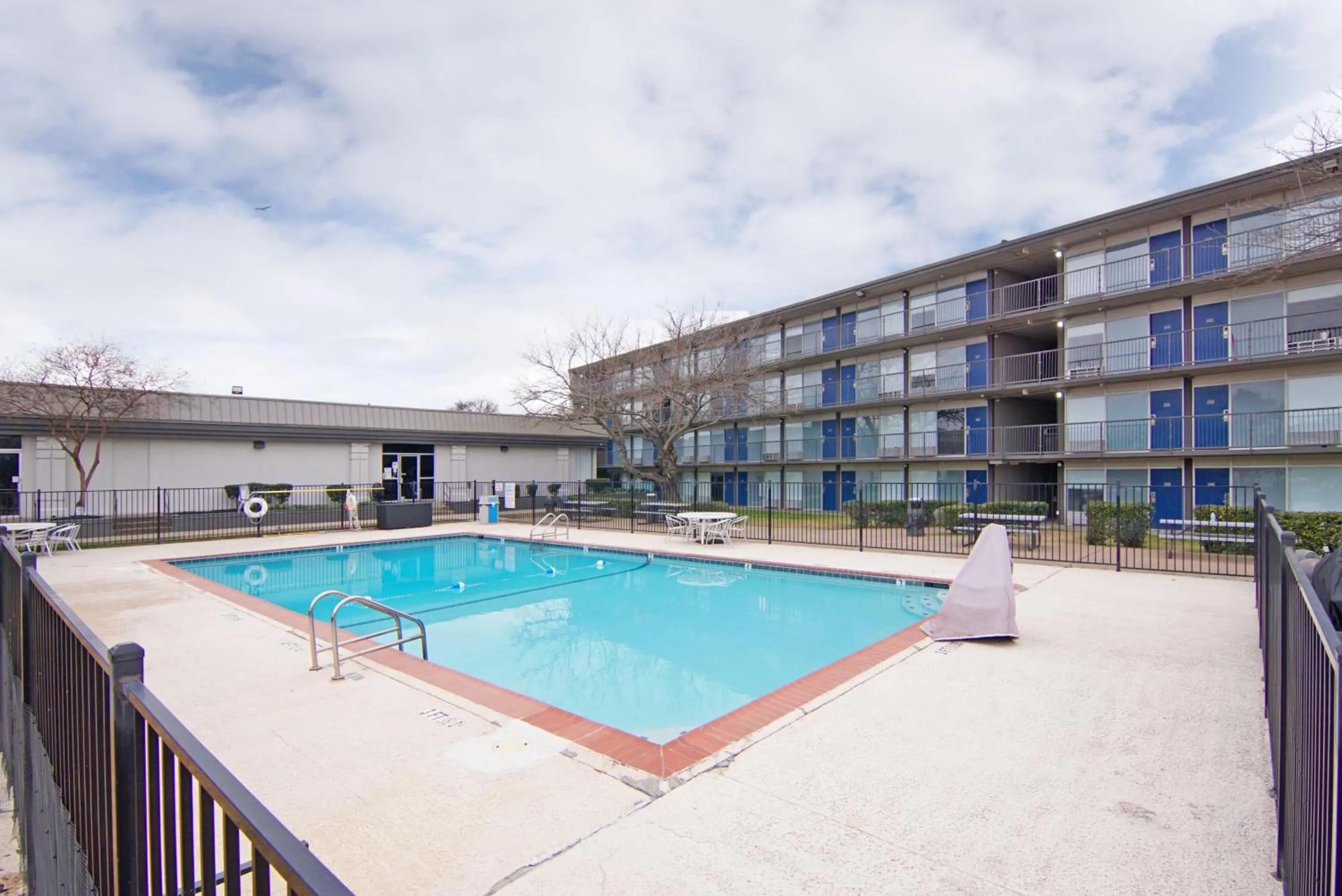 Swimming pool in Motel 6 Mesquite, TX Town East