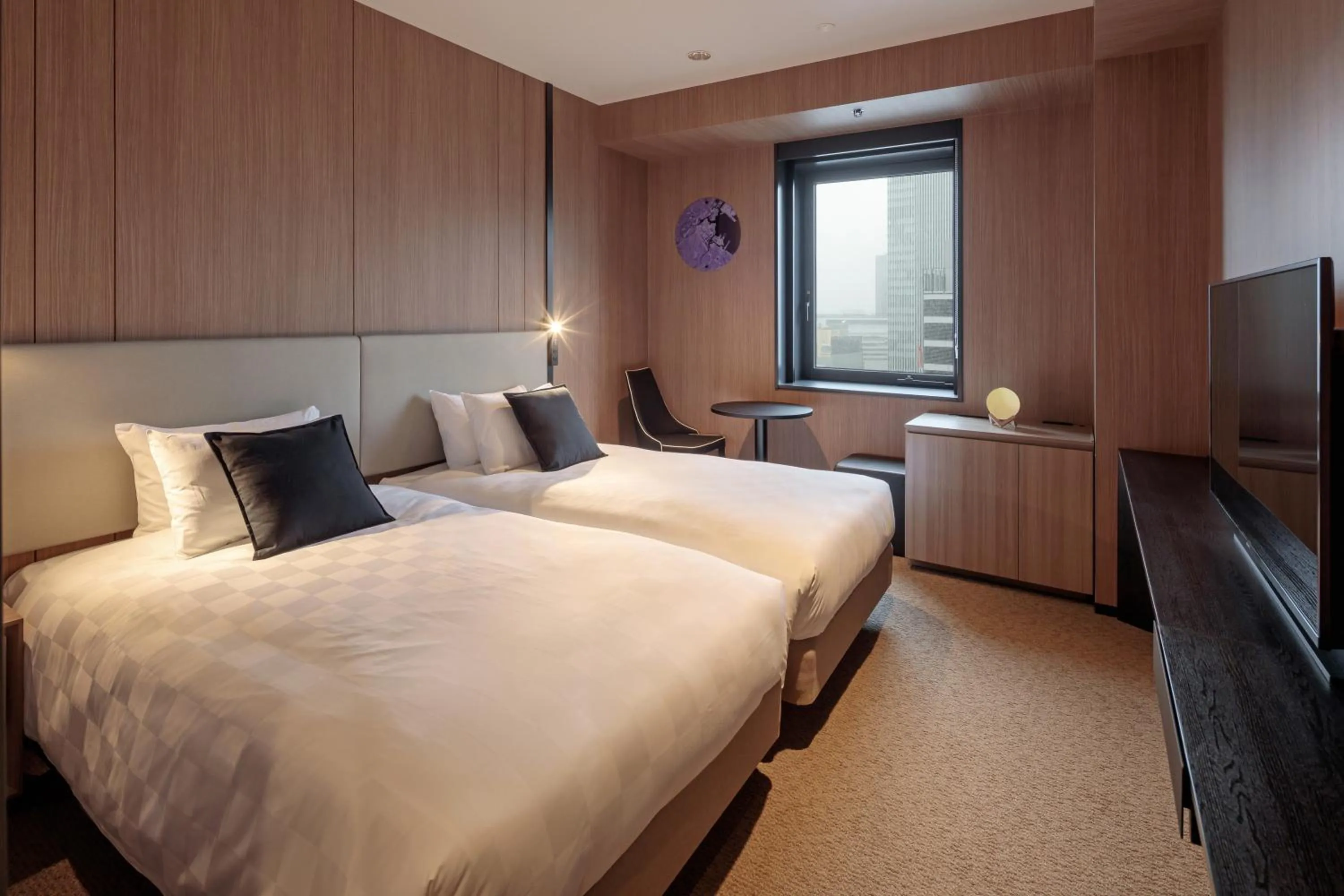 Evening entertainment, Bed in Yokohama Tokyu REI Hotel