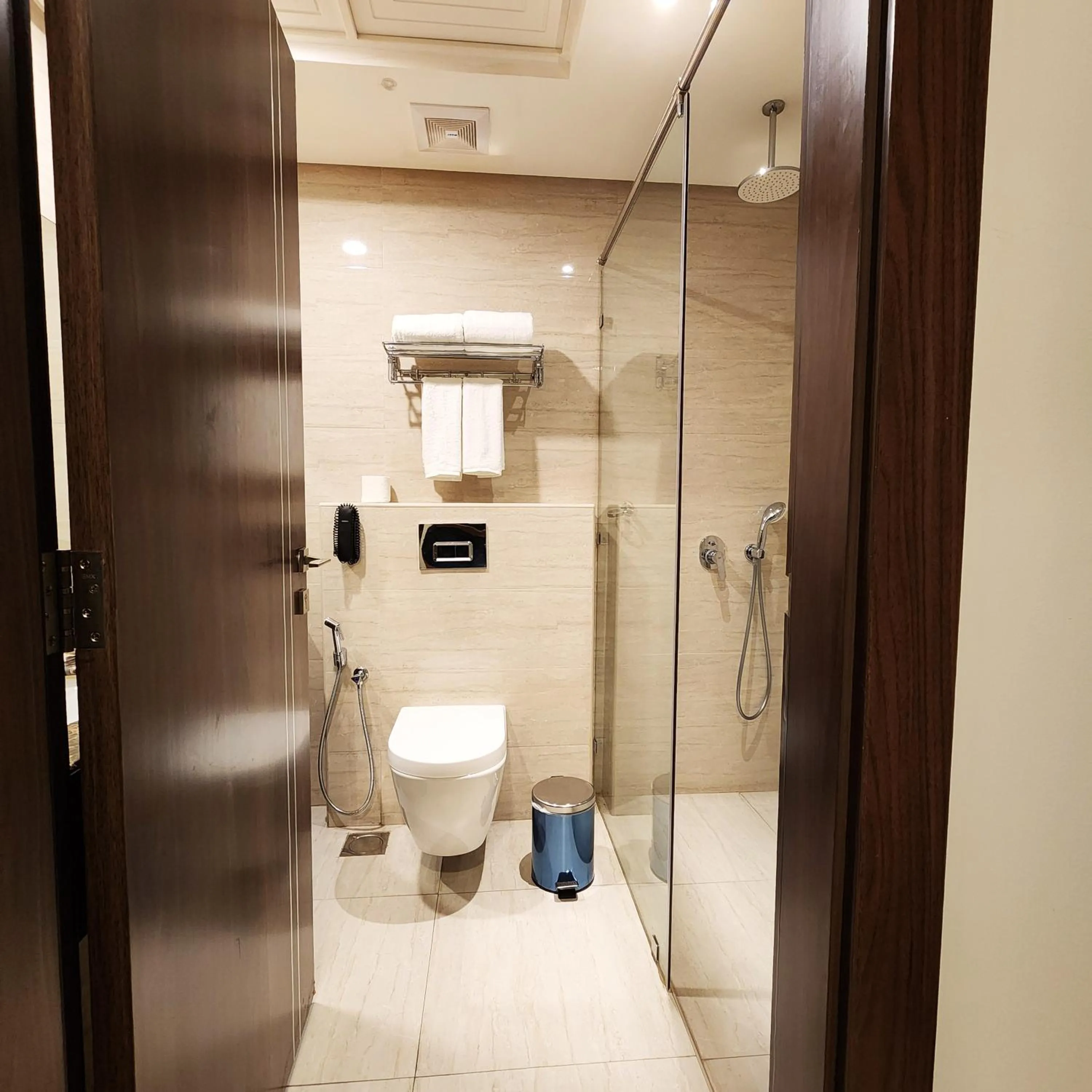 Bathroom in JUFFAIR BOULEVARD HOTEL & SUITES