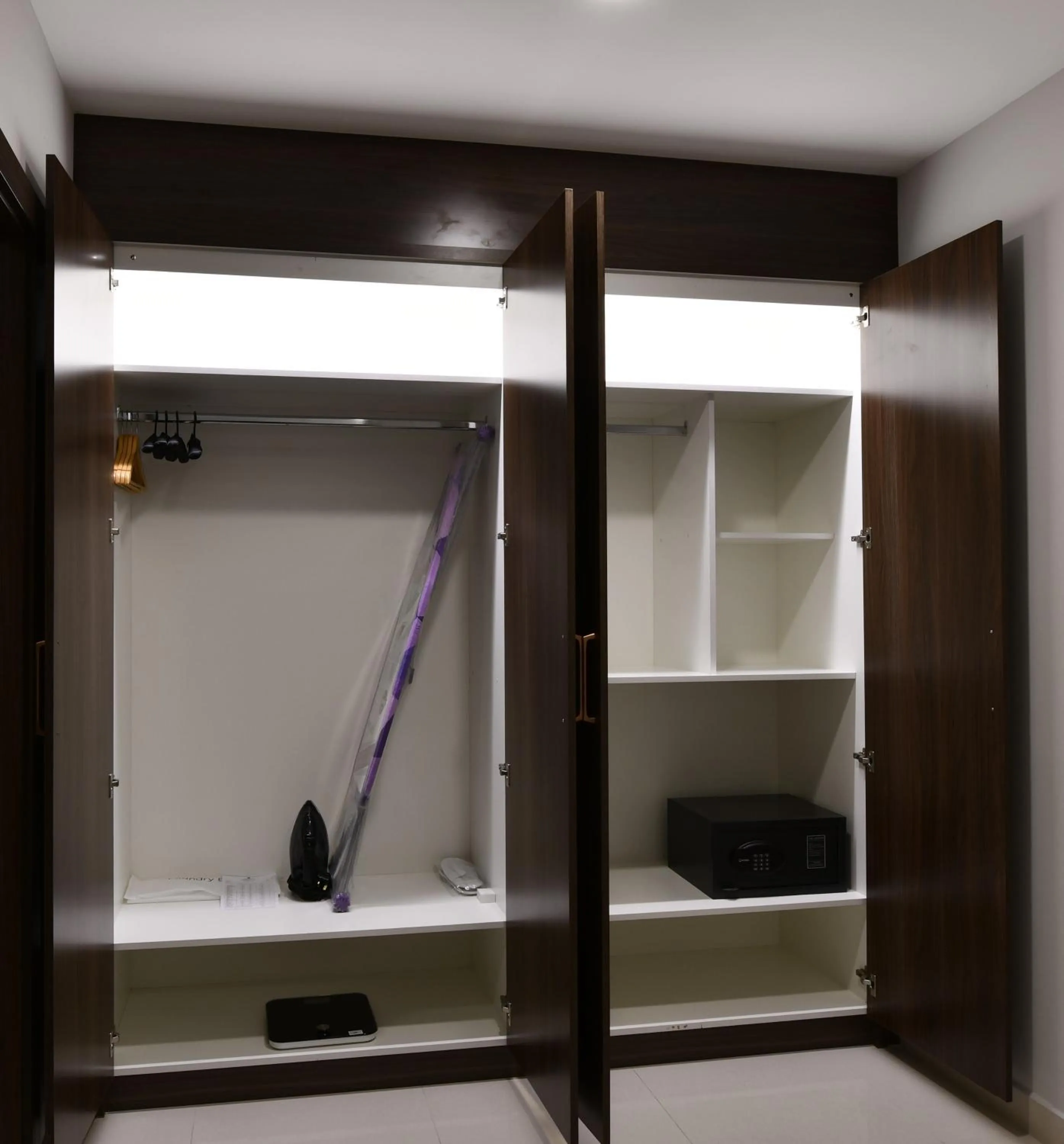 wardrobe in JUFFAIR BOULEVARD HOTEL & SUITES