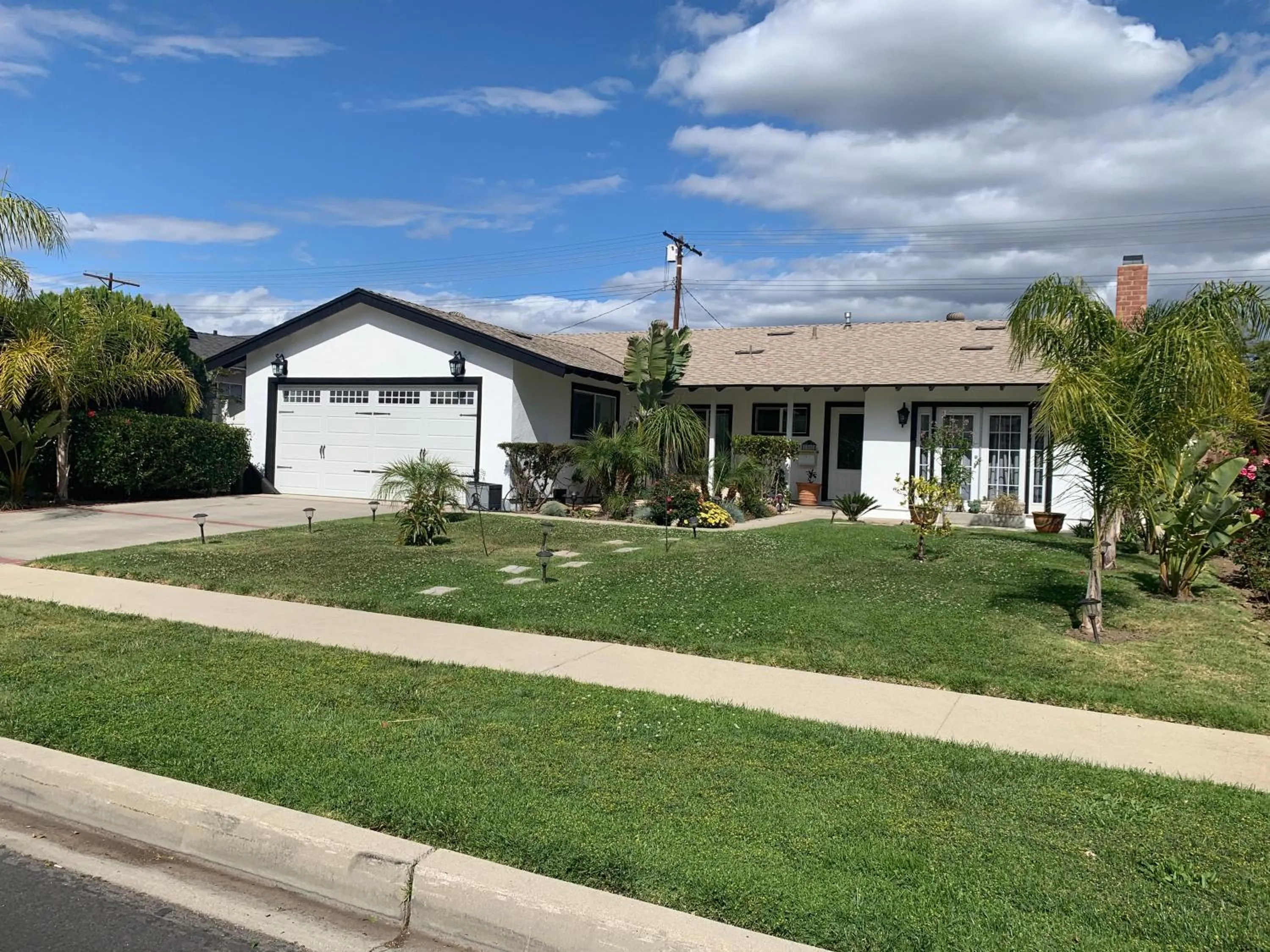 Property building in Cheerful, Beautifully Remodeled, Modern, Comfortable Home