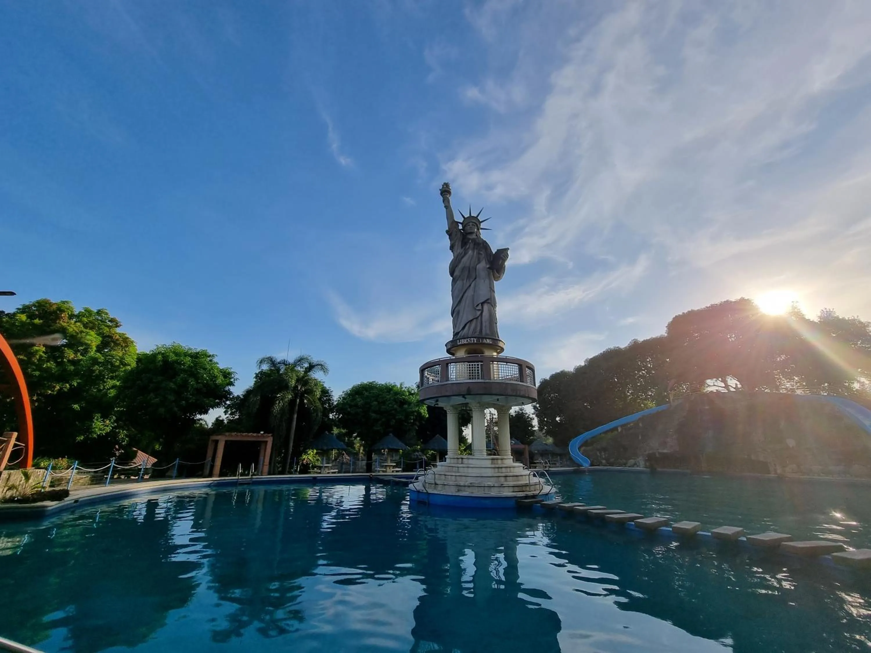 Swimming pool in Libertyland Waterpark Resort