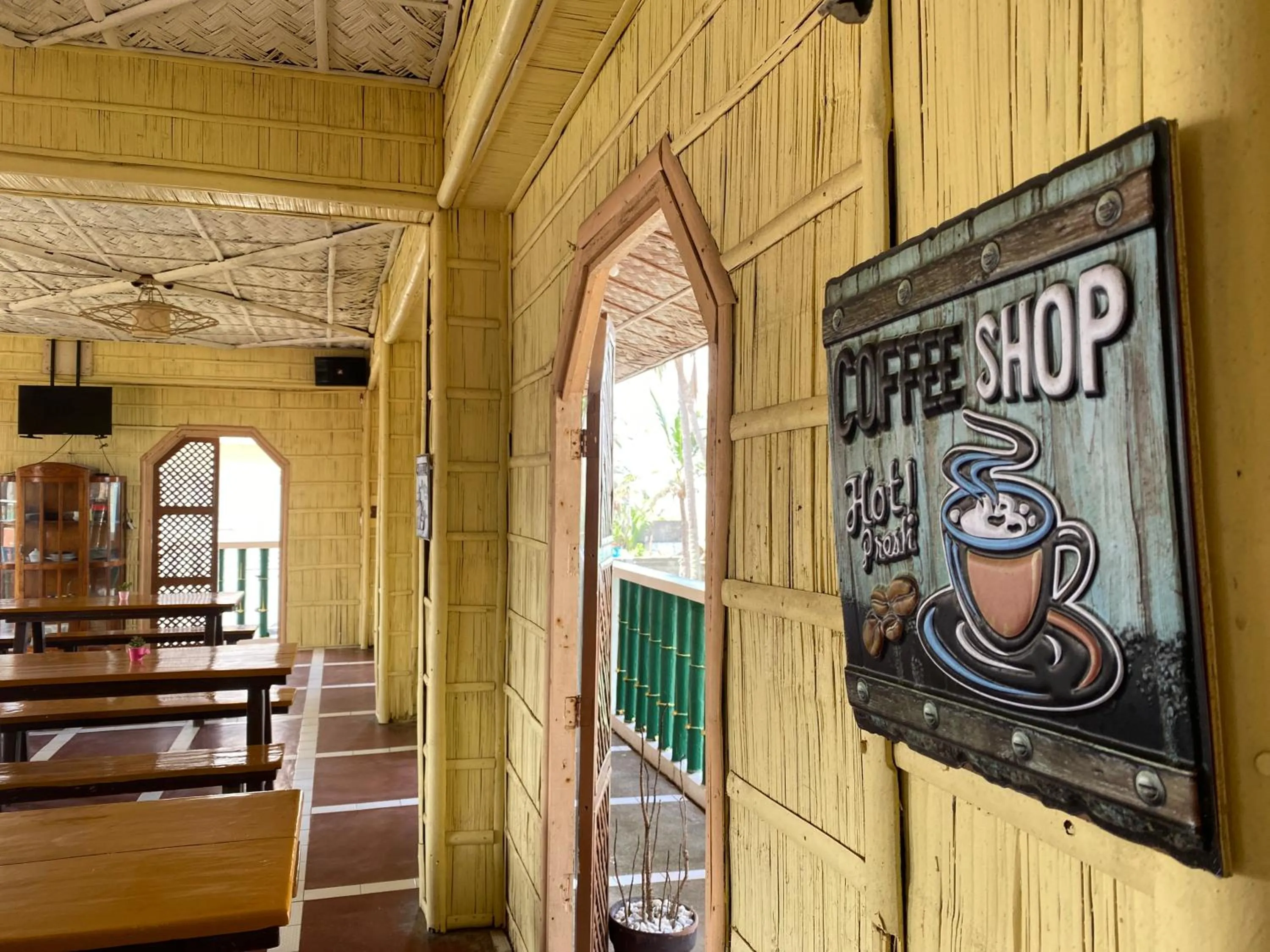 Restaurant/places to eat in Shoreland Beach Resort by Cocotel