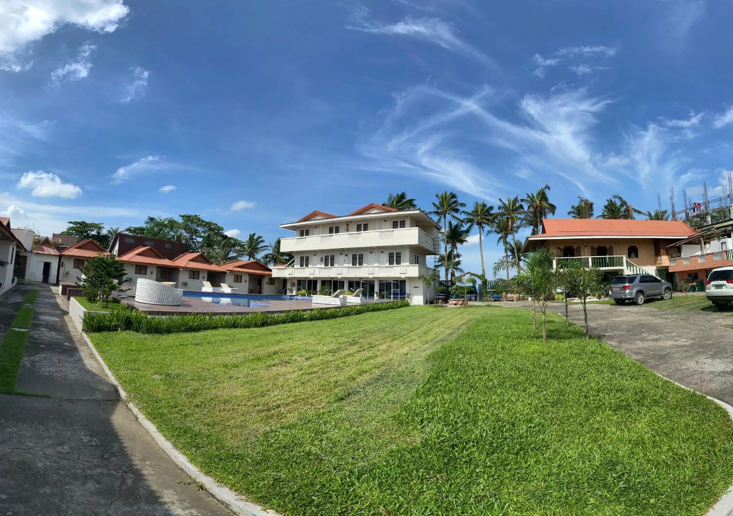 Property building in Shoreland Beach Resort by Cocotel