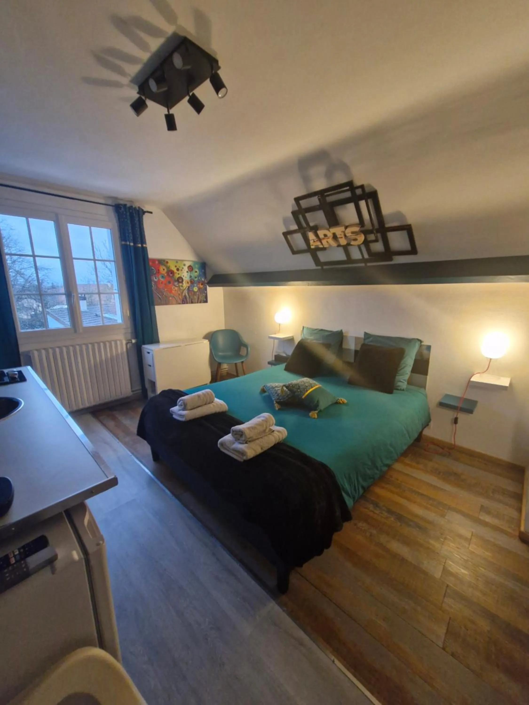 Bed in Studio et chambres d'hôtes les nuits de Gesnes