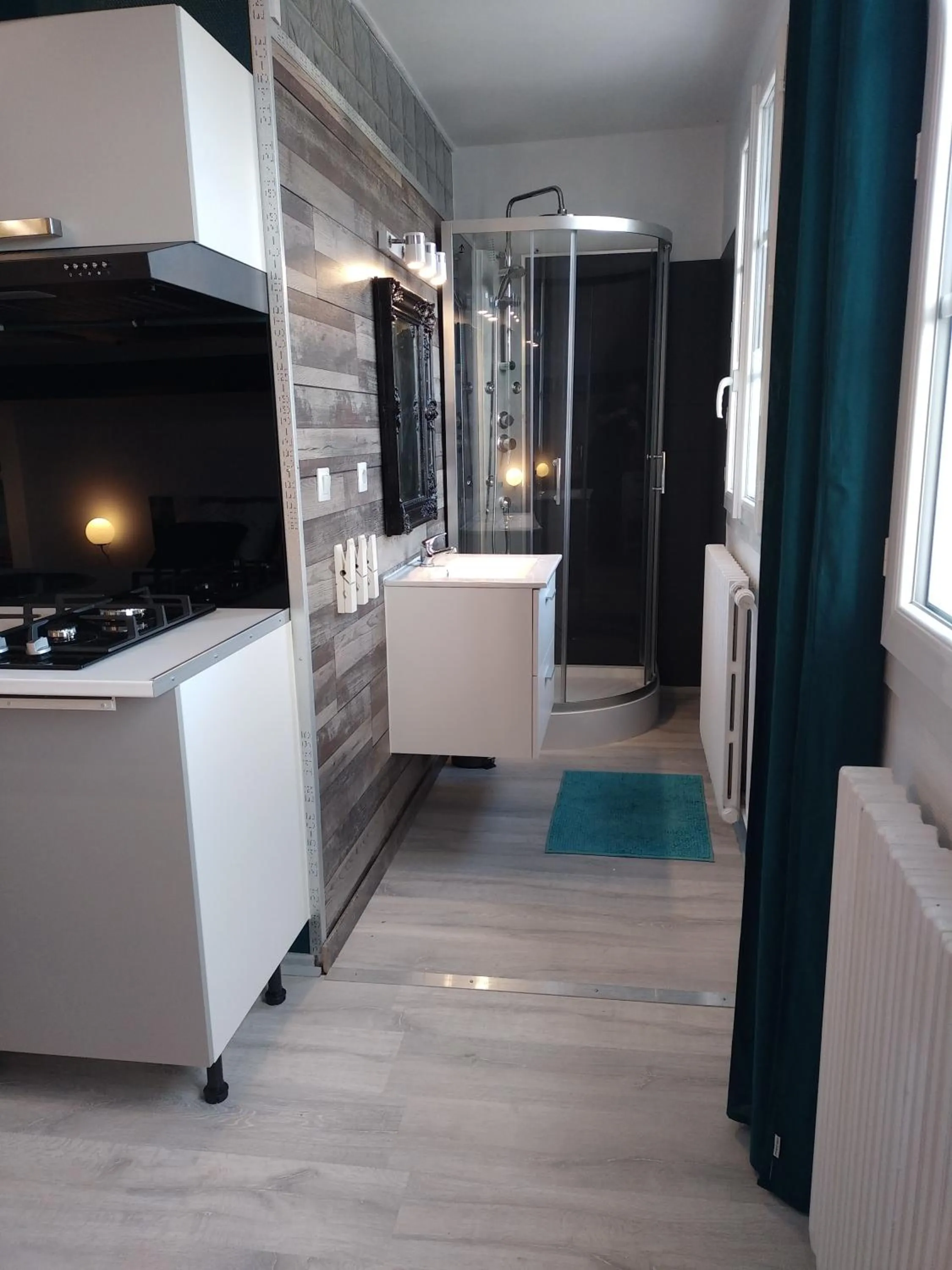 Bathroom in Studio et chambres d'hôtes les nuits de Gesnes