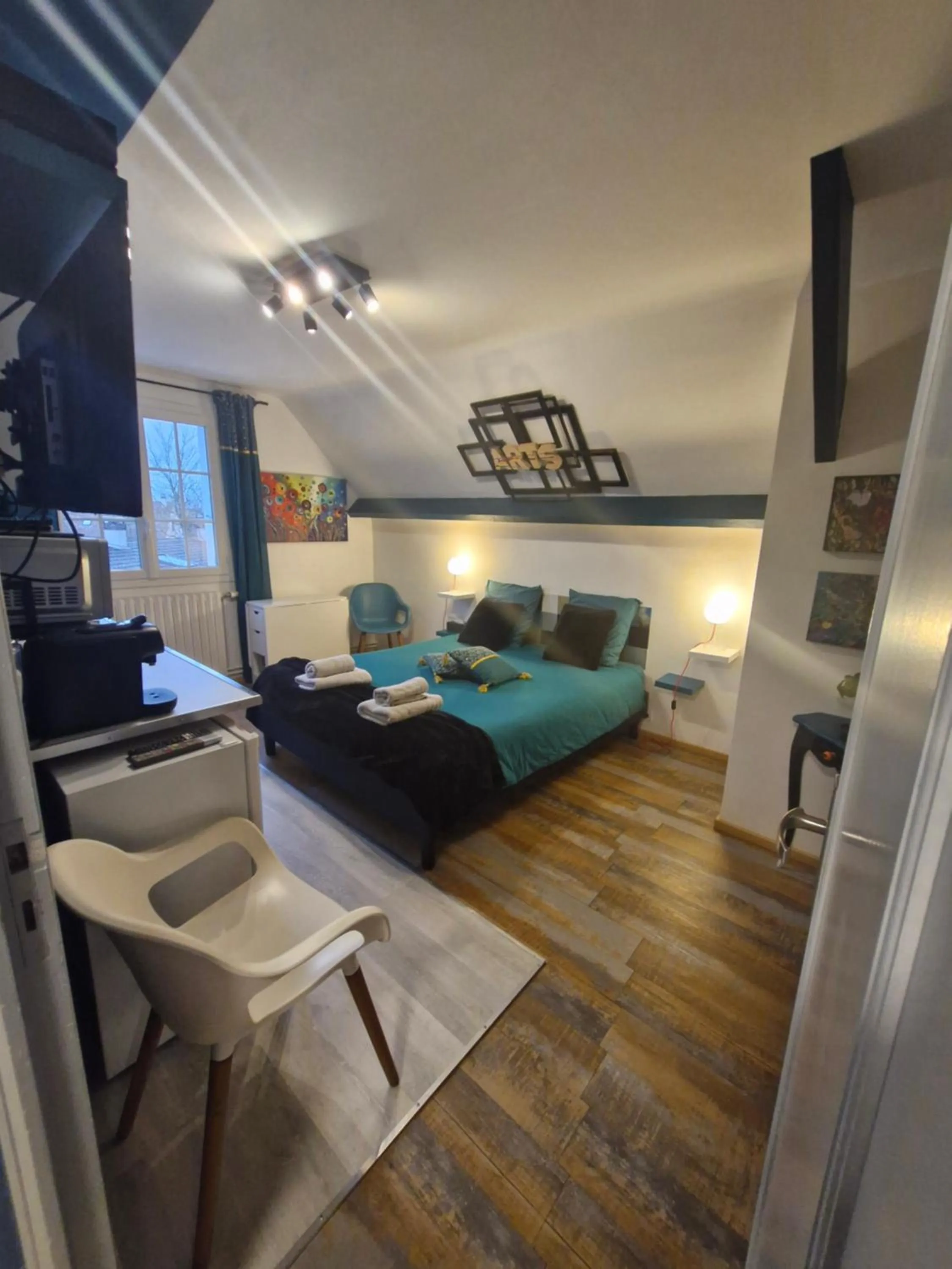 Bed in Studio et chambres d'hôtes les nuits de Gesnes