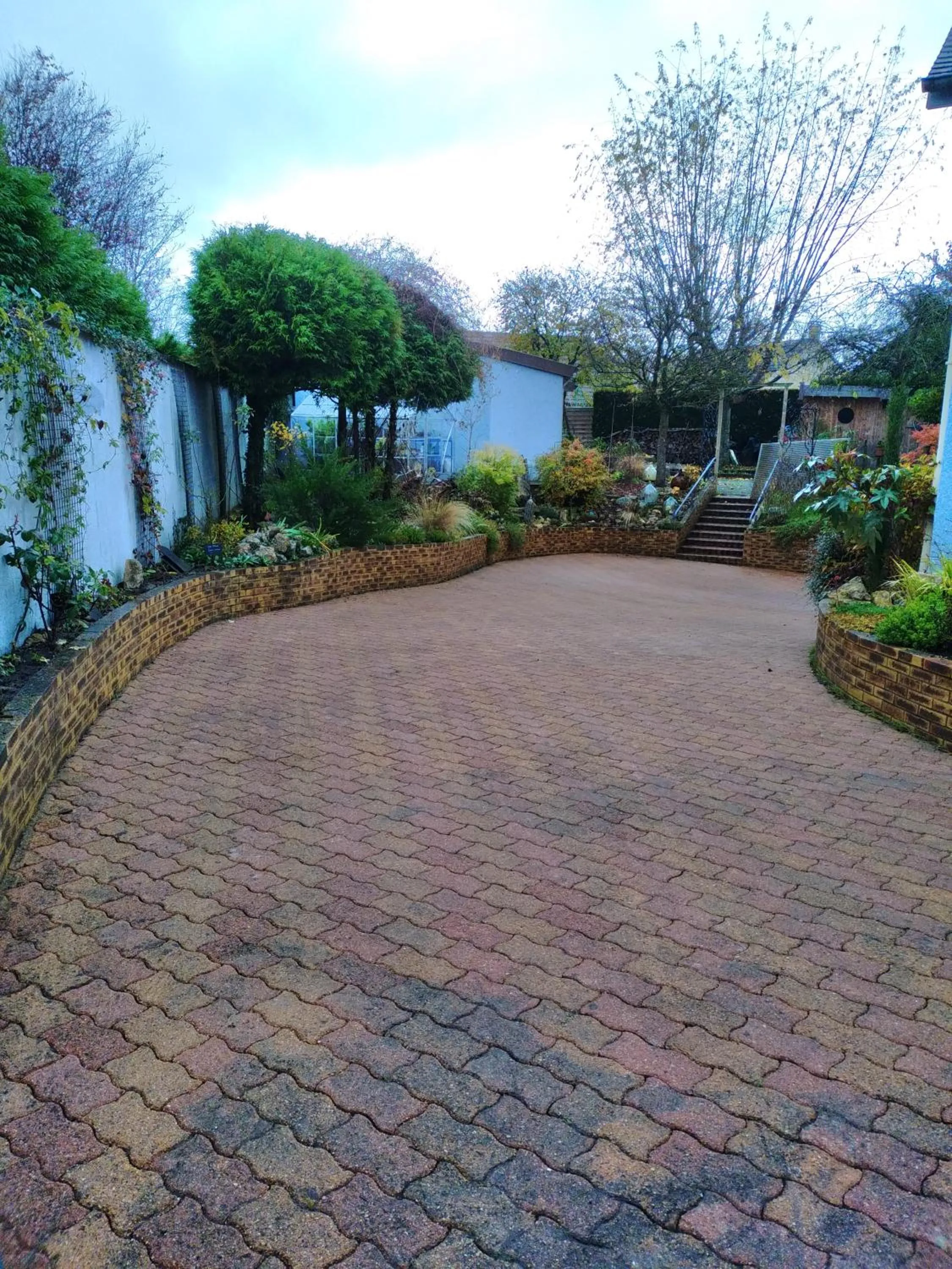 Parking in Studio et chambres d'hôtes les nuits de Gesnes