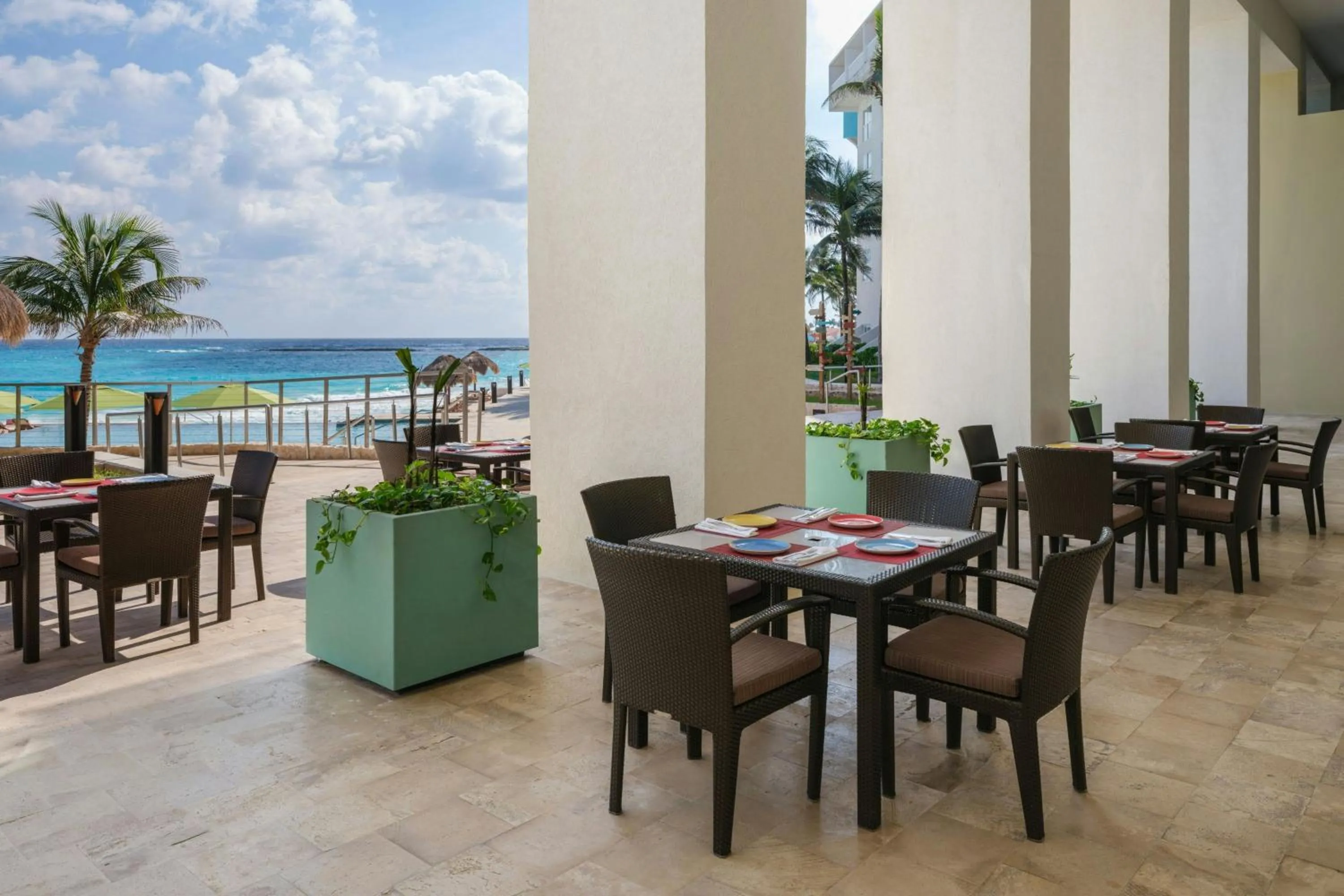 Lounge or bar in The Westin Resort & Spa Cancun