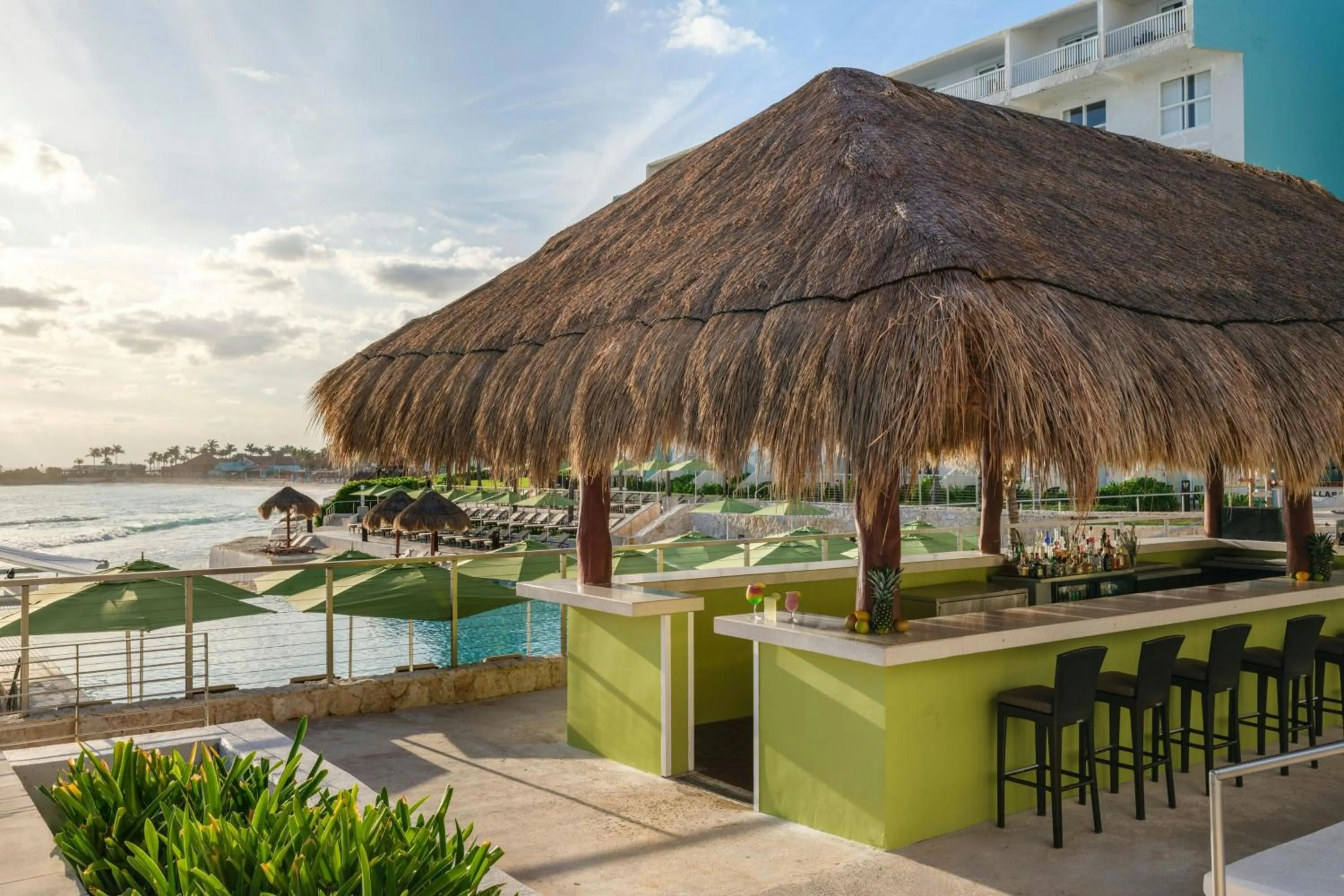 Lounge or bar in The Westin Resort & Spa Cancun