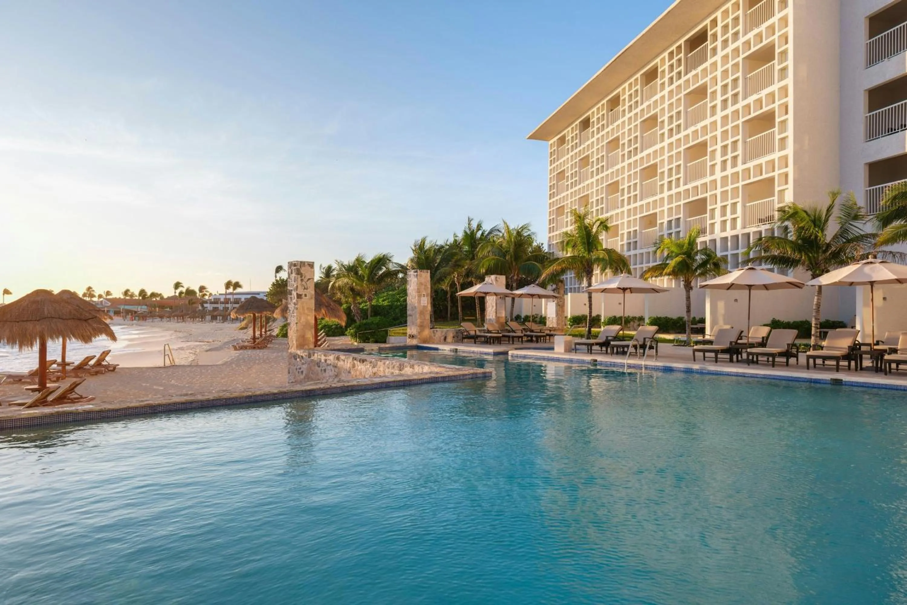 Swimming pool in The Westin Resort & Spa Cancun