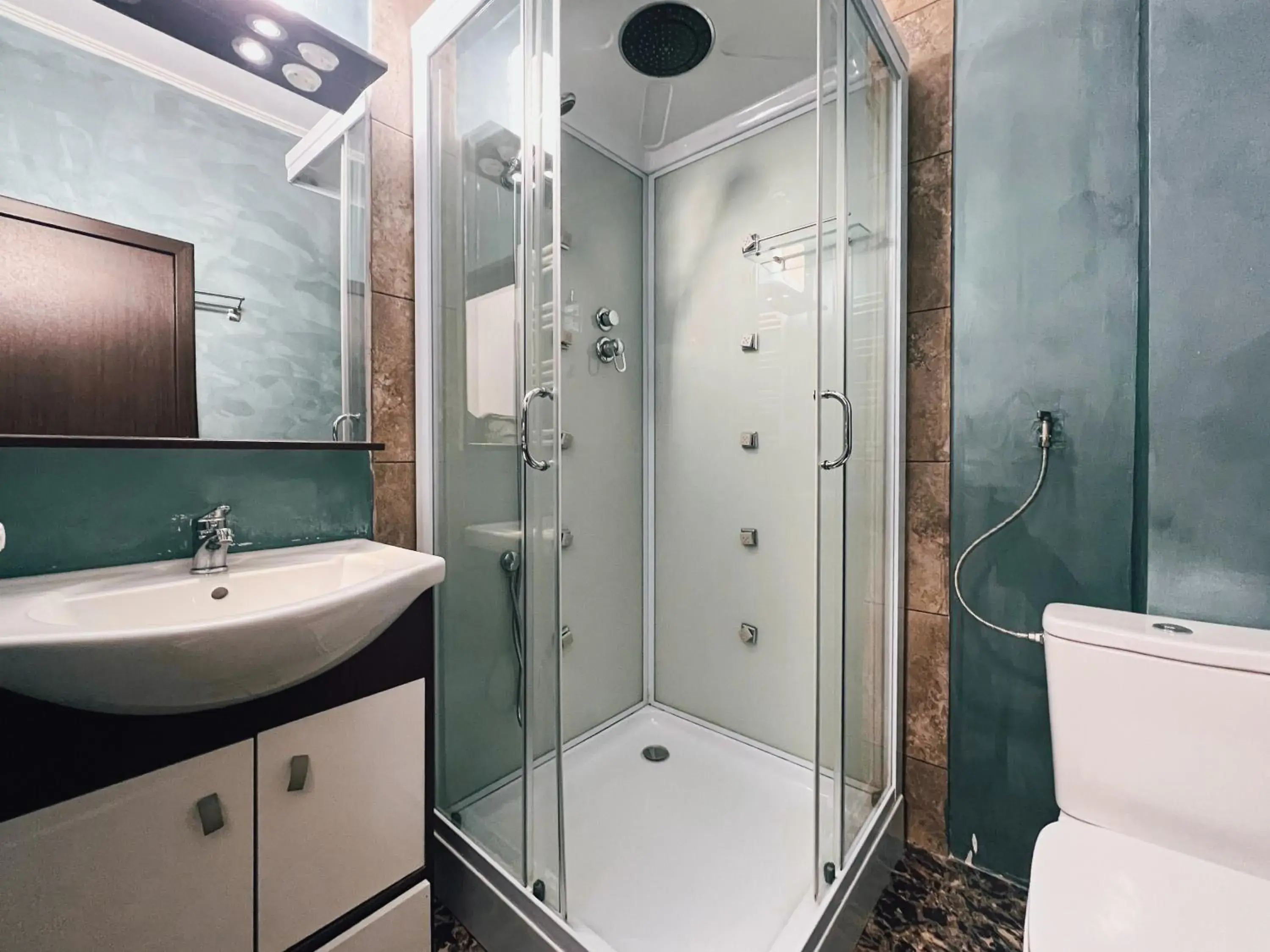 Bathroom in Suru Hotel & Restaurant Bathroom in Suru Hotel & Restaurant