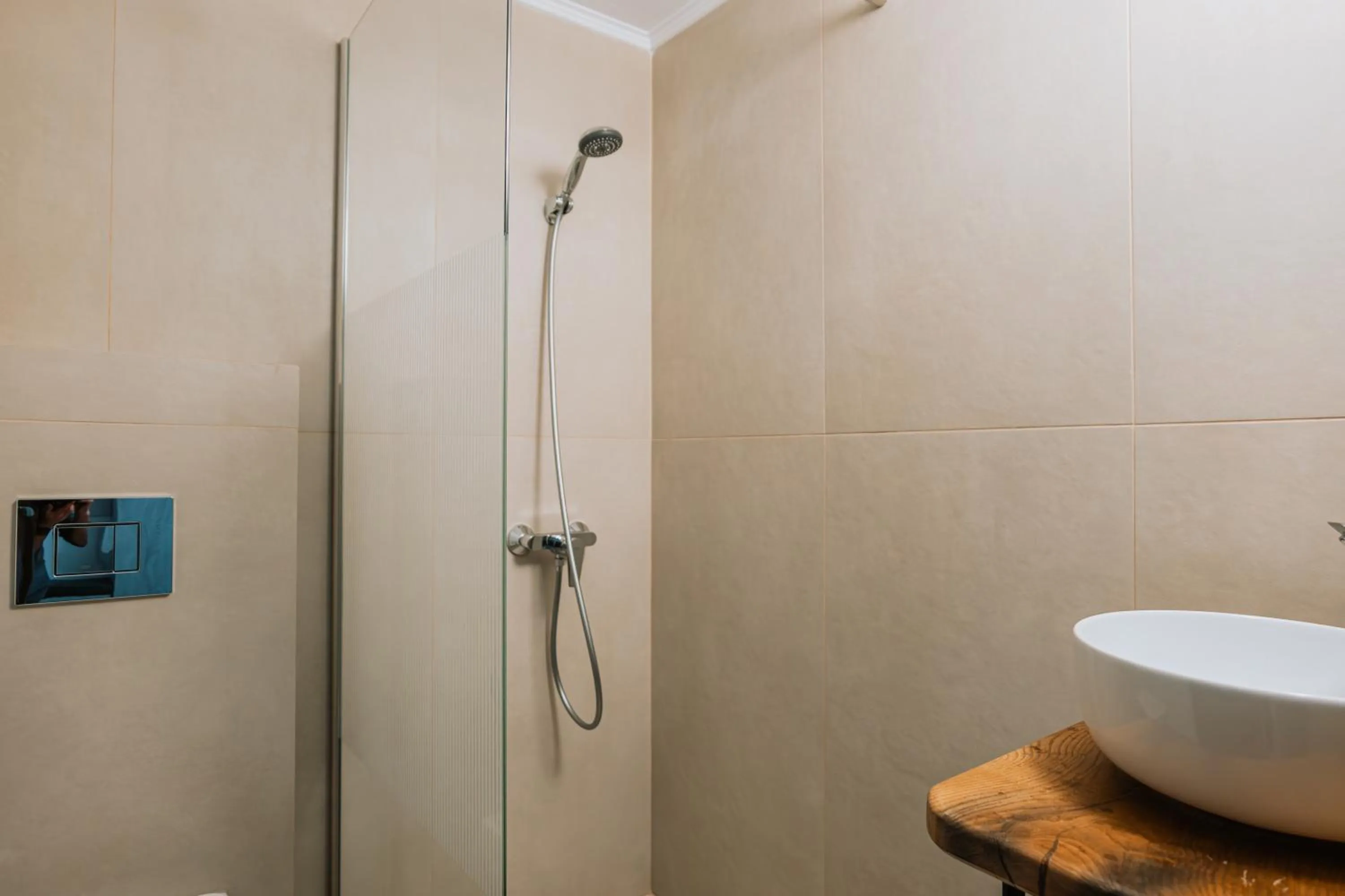 Bathroom in Suru Hotel & Restaurant