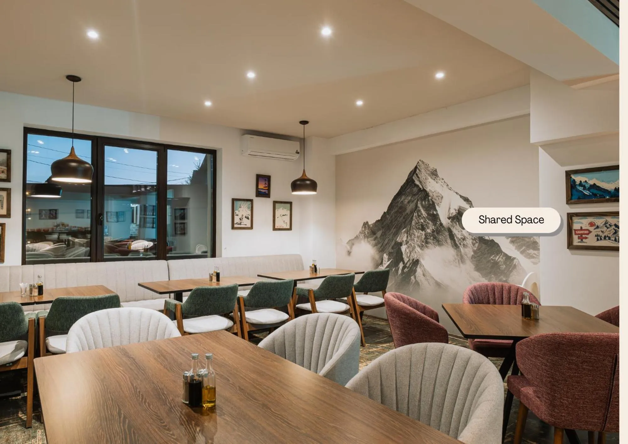 Restaurant/places to eat in Suru Hotel & Restaurant