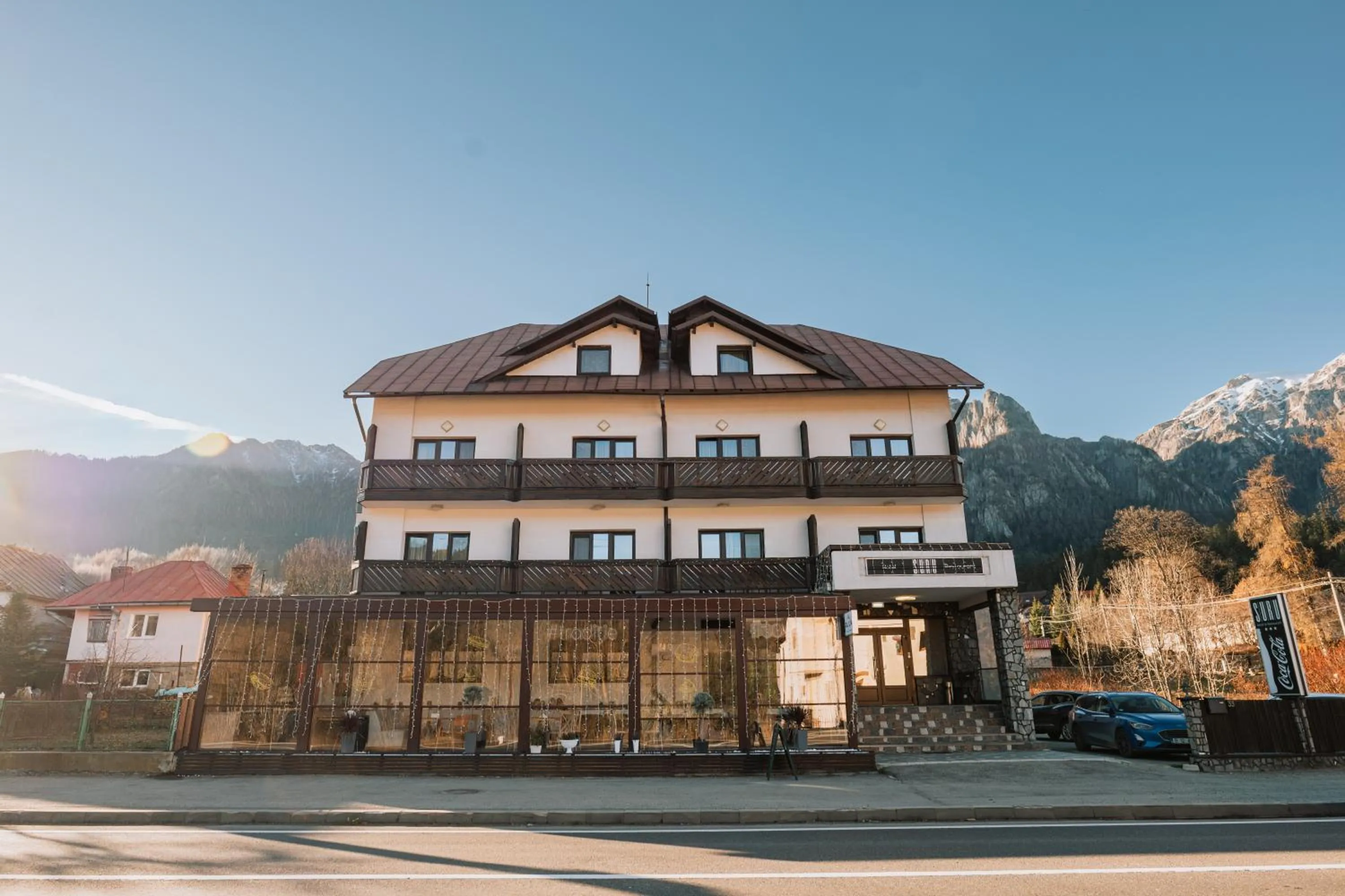 Facade/entrance in Suru Hotel & Restaurant