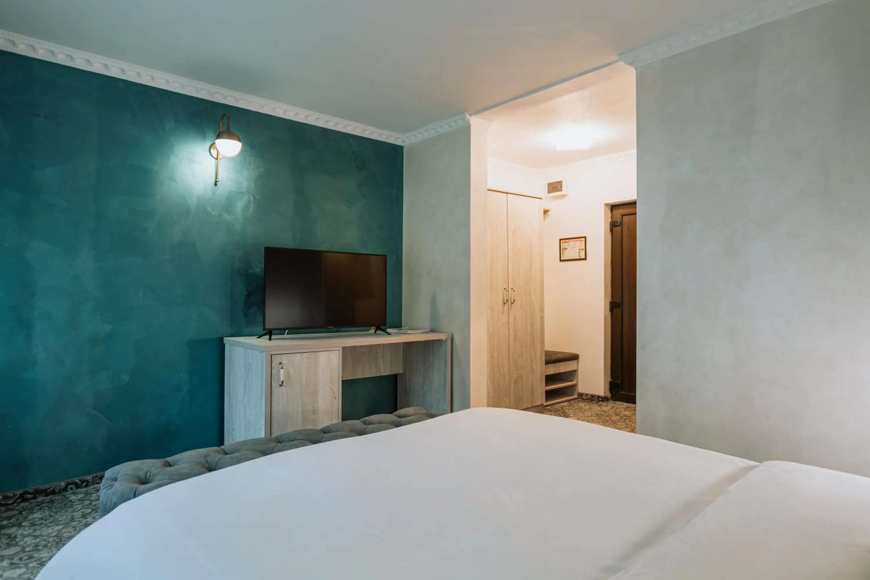 Bedroom, Bed in Suru Hotel & Restaurant