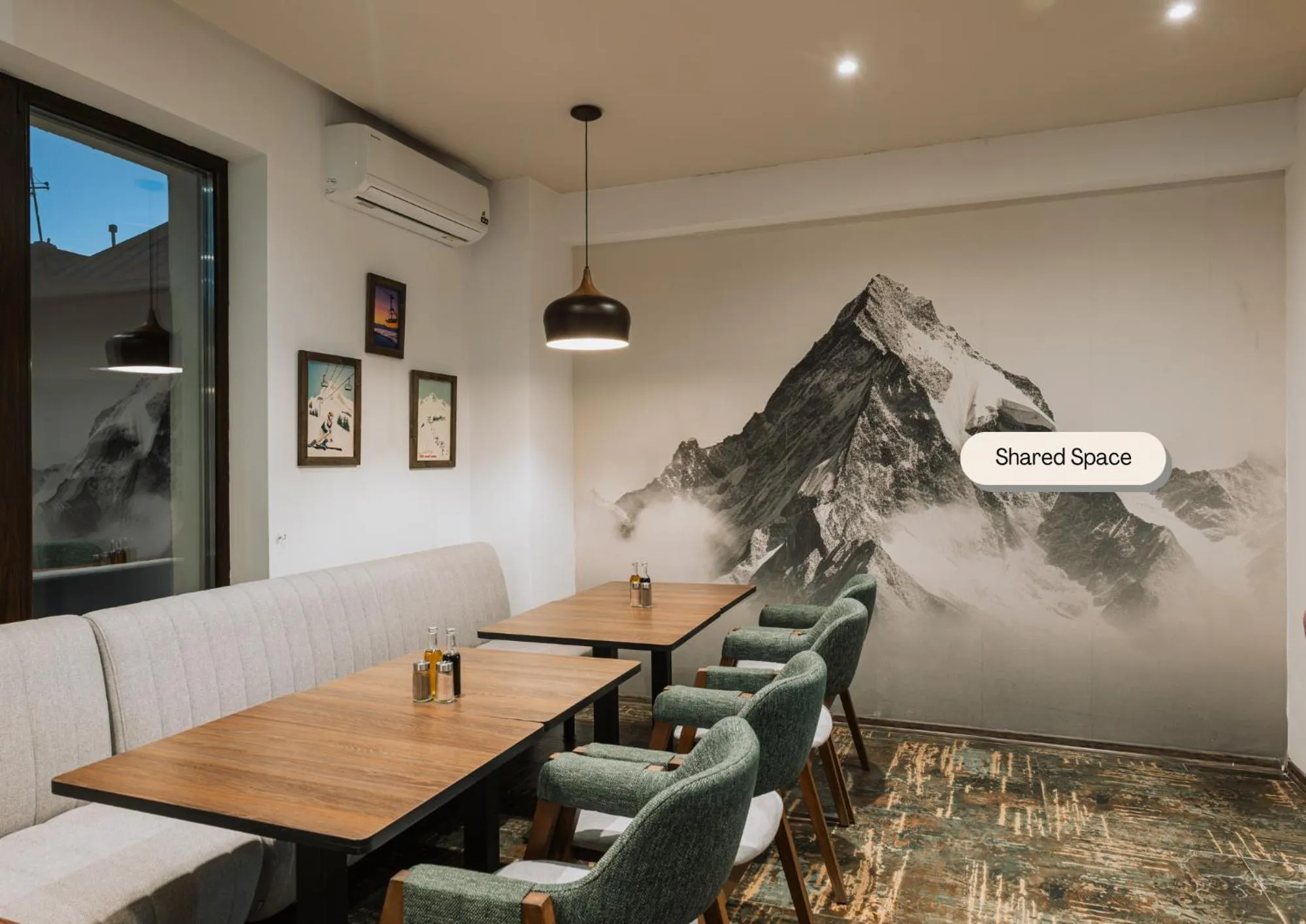 Restaurant/places to eat in Suru Hotel & Restaurant