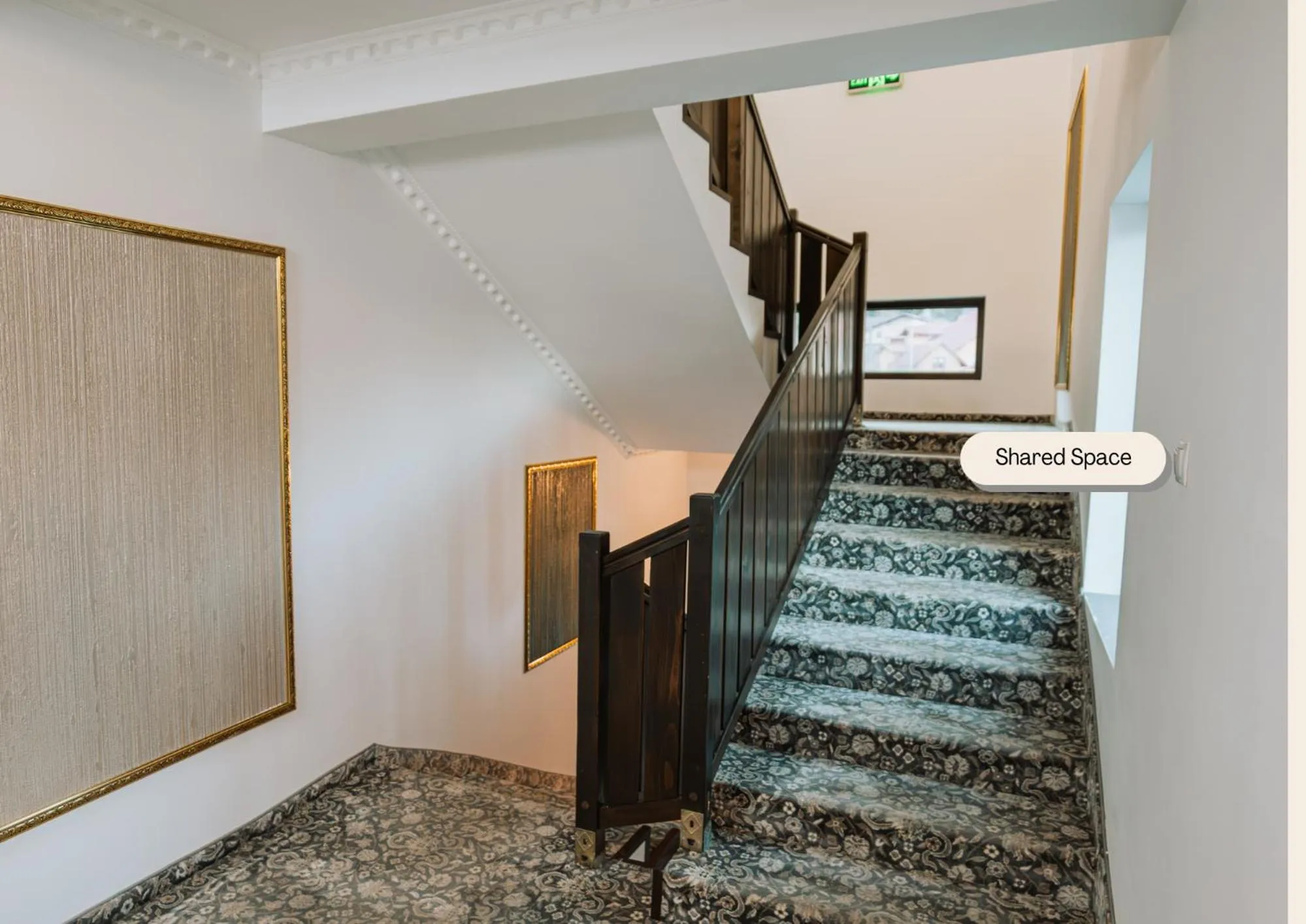 Lobby or reception in Suru Hotel & Restaurant