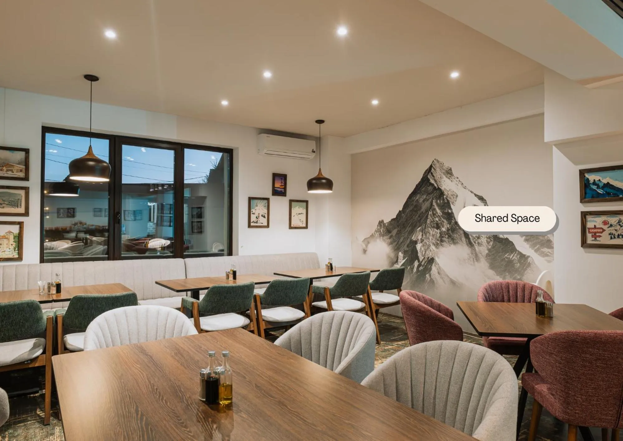 Restaurant/places to eat in Suru Hotel & Restaurant