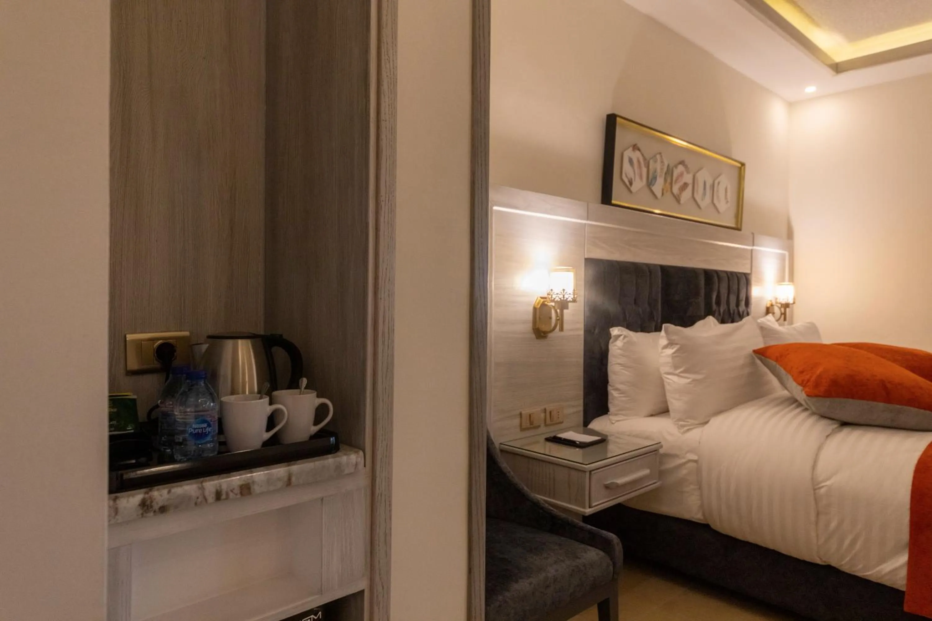 Kitchen or kitchenette, Bed in Petra Canyon Hotel