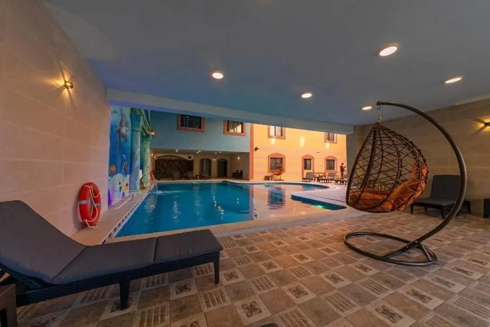 Swimming pool in Petra Canyon Hotel