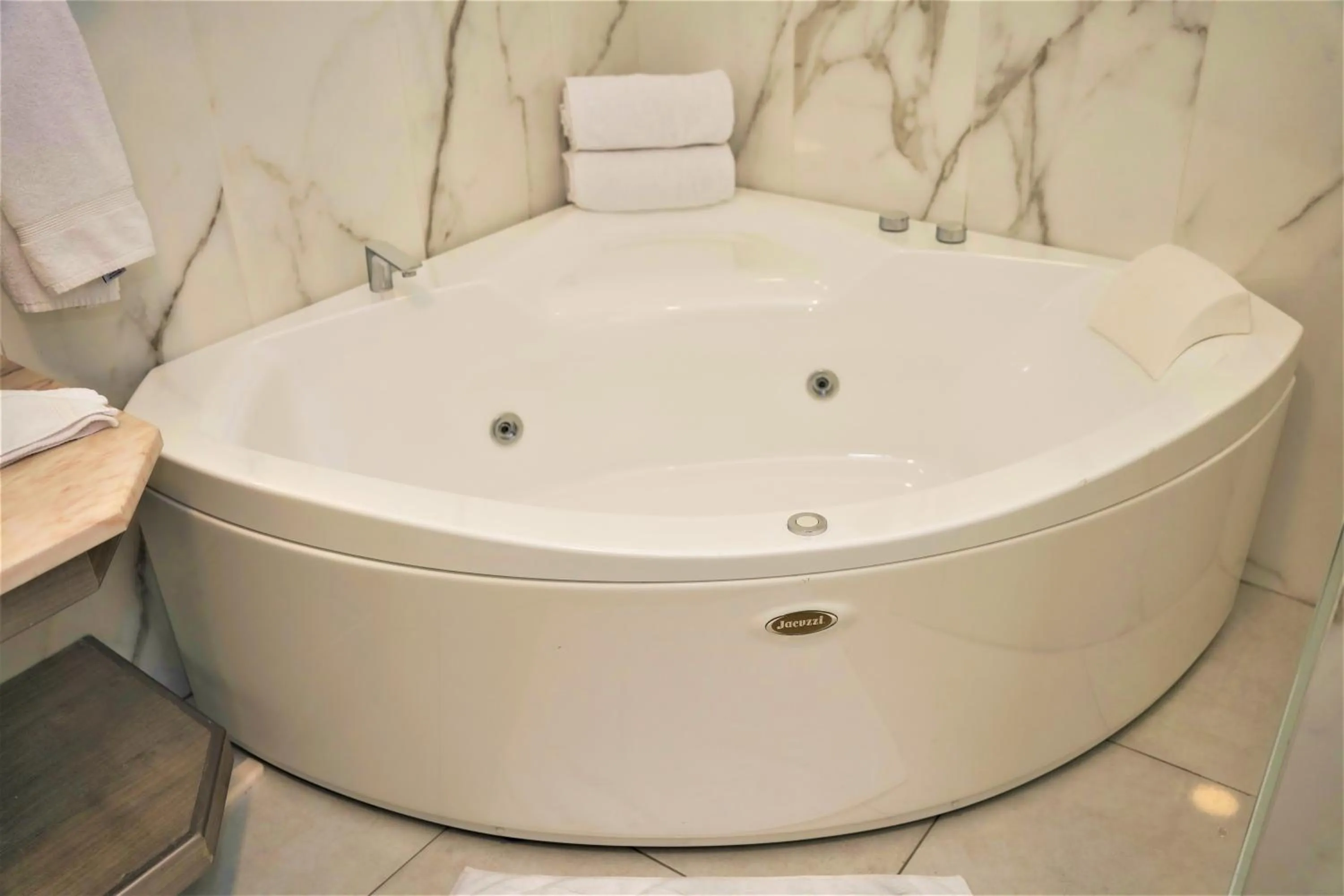 Bath in Petra Canyon Hotel