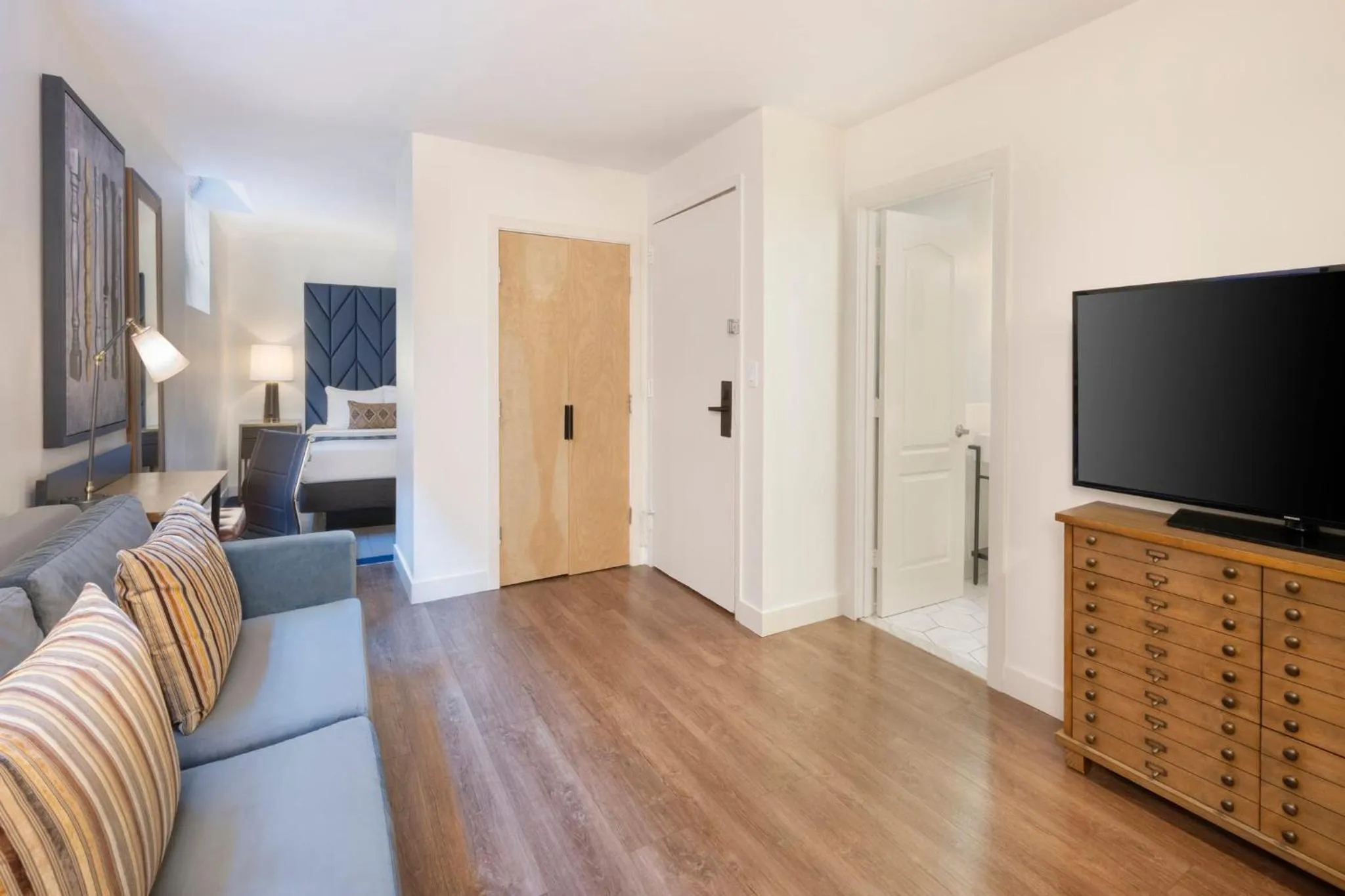 Bedroom in Hotel Indigo Boston Garden by IHG