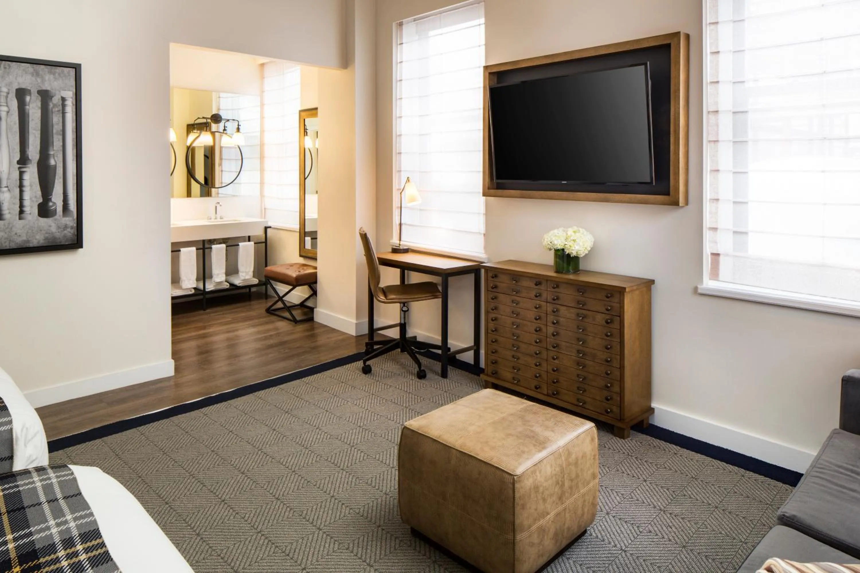 TV and multimedia in Hotel Indigo Boston Garden by IHG