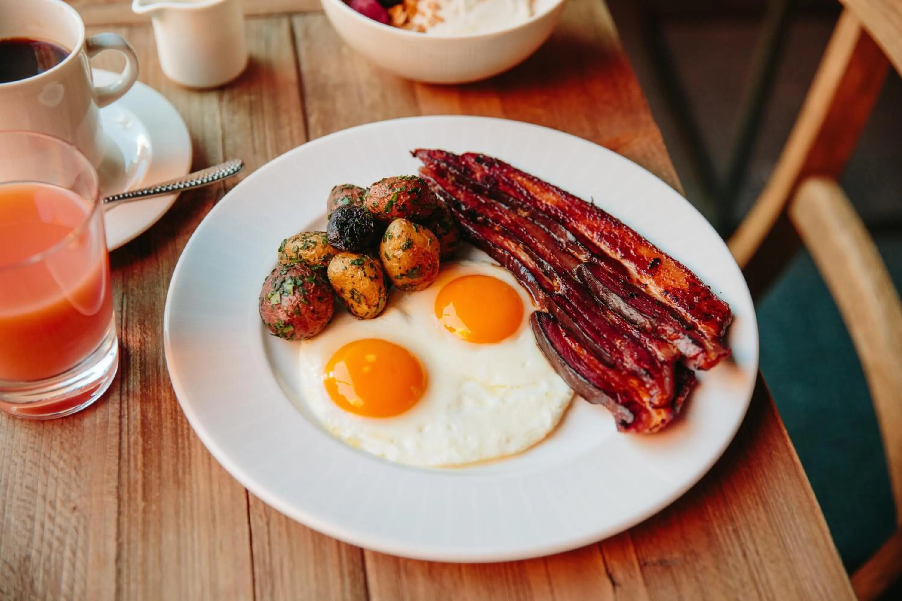 Restaurant/places to eat in Hotel Indigo Boston Garden by IHG