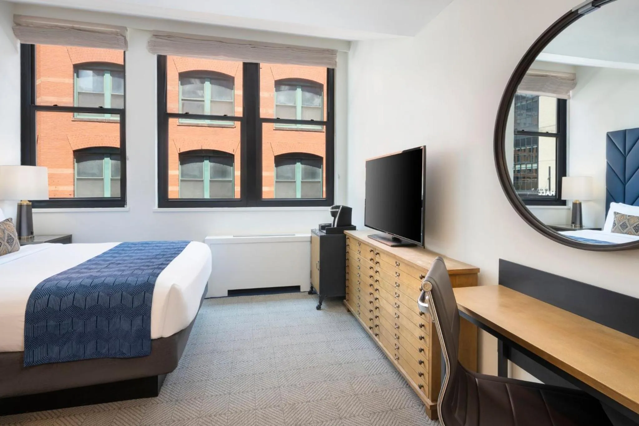 Photo of the whole room, Bed in Hotel Indigo Boston Garden by IHG