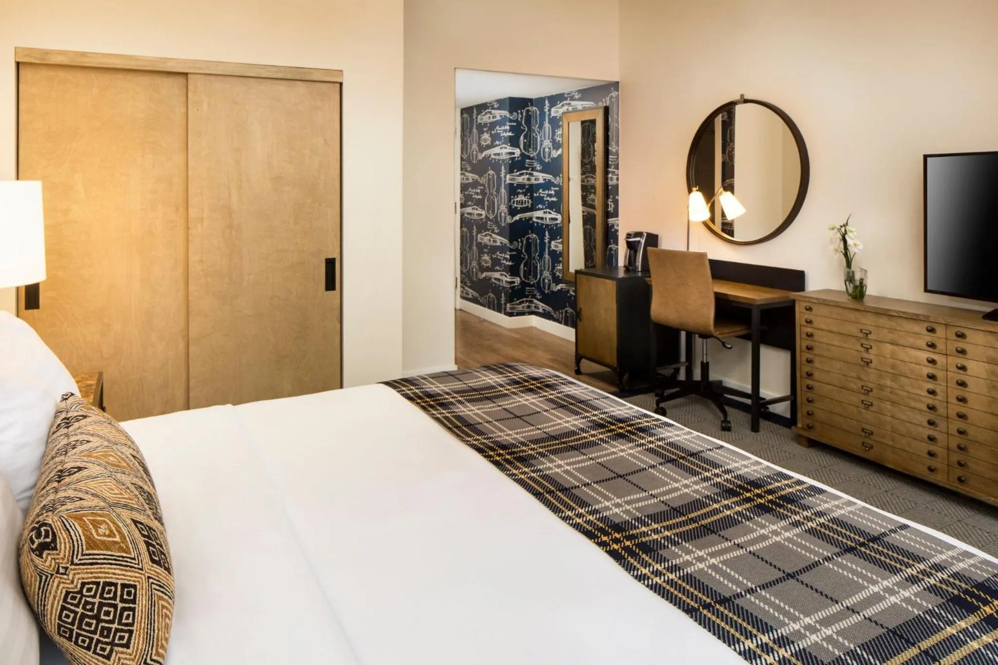 Photo of the whole room, Bed in Hotel Indigo Boston Garden by IHG