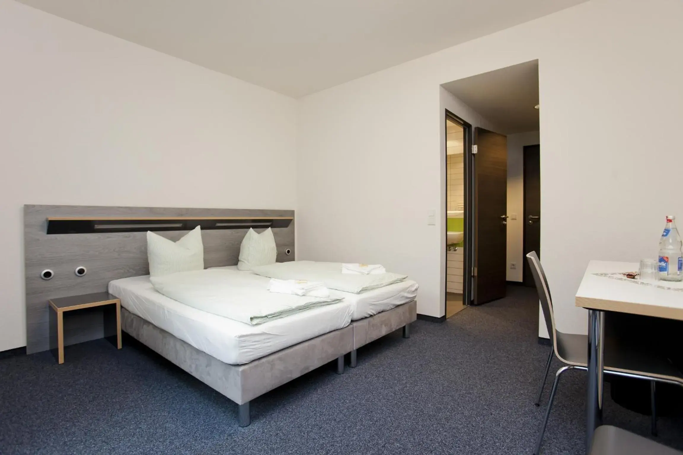 Single Room in Jugendherberge Duisburg Sportpark Single Room in Jugendherberge Duisburg Sportpark