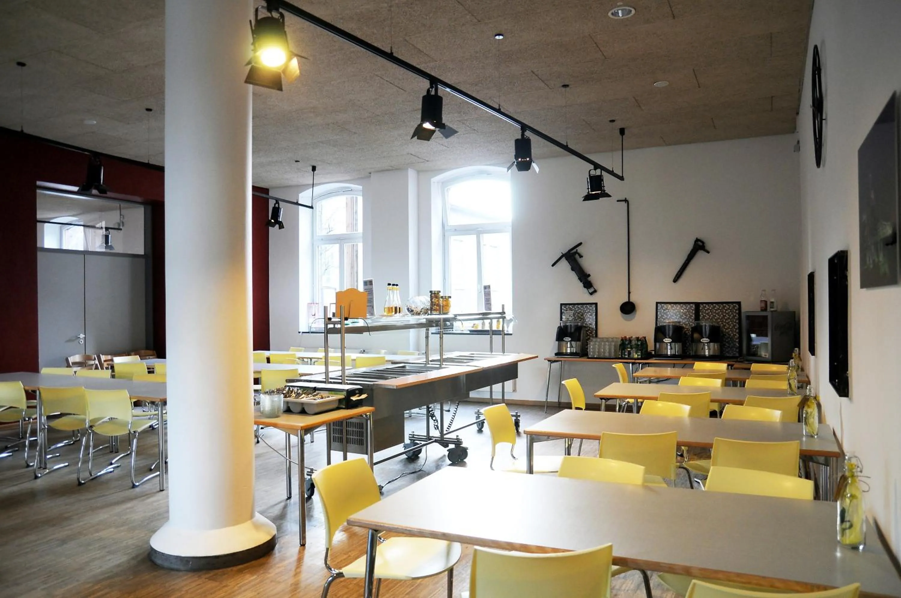 Restaurant/places to eat in Jugendherberge Duisburg Landschaftspark