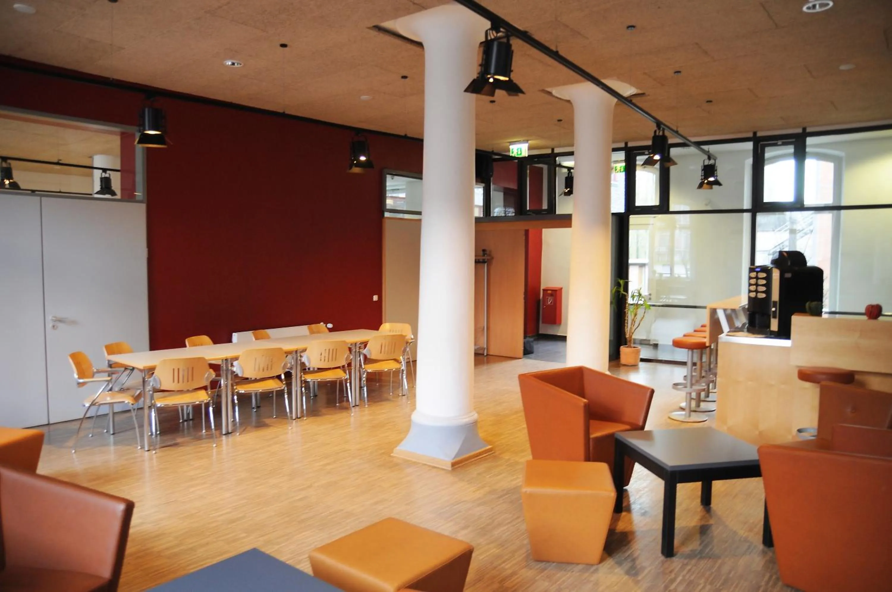 Communal lounge/ TV room in Jugendherberge Duisburg Landschaftspark