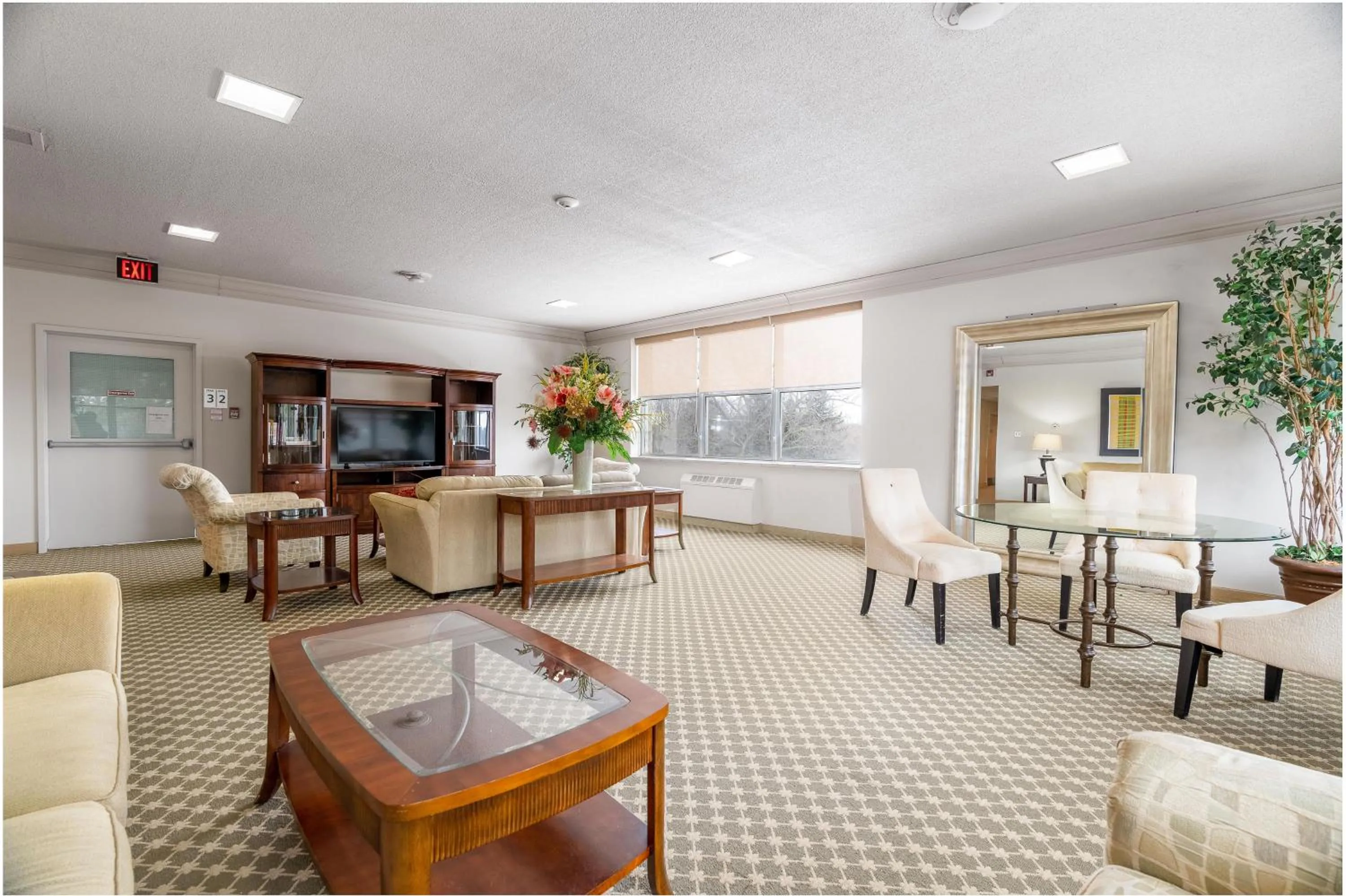 Communal lounge/ TV room in Guest House on the Mount