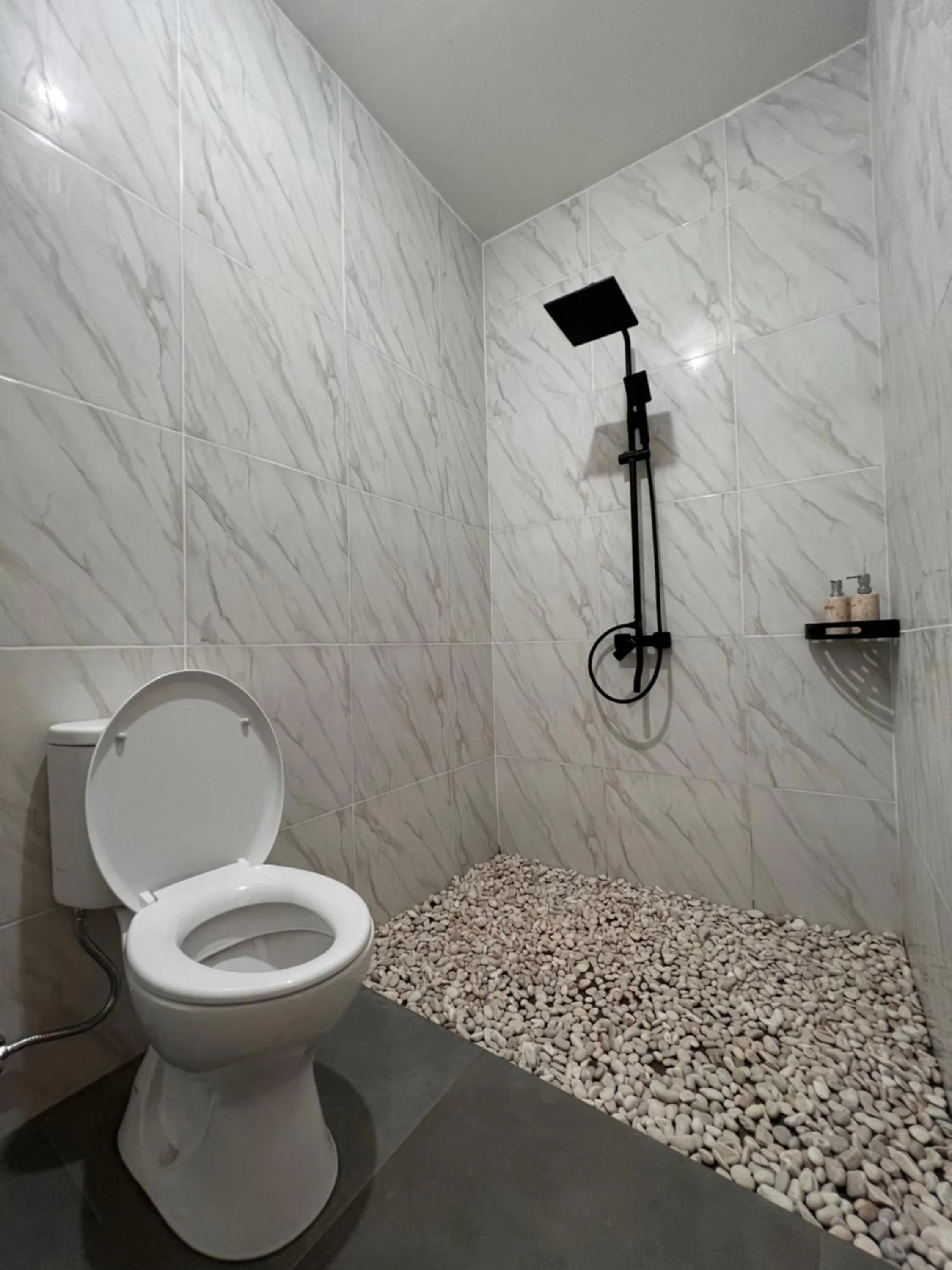 Shower in Bali Astetic Villa and Hot Spring